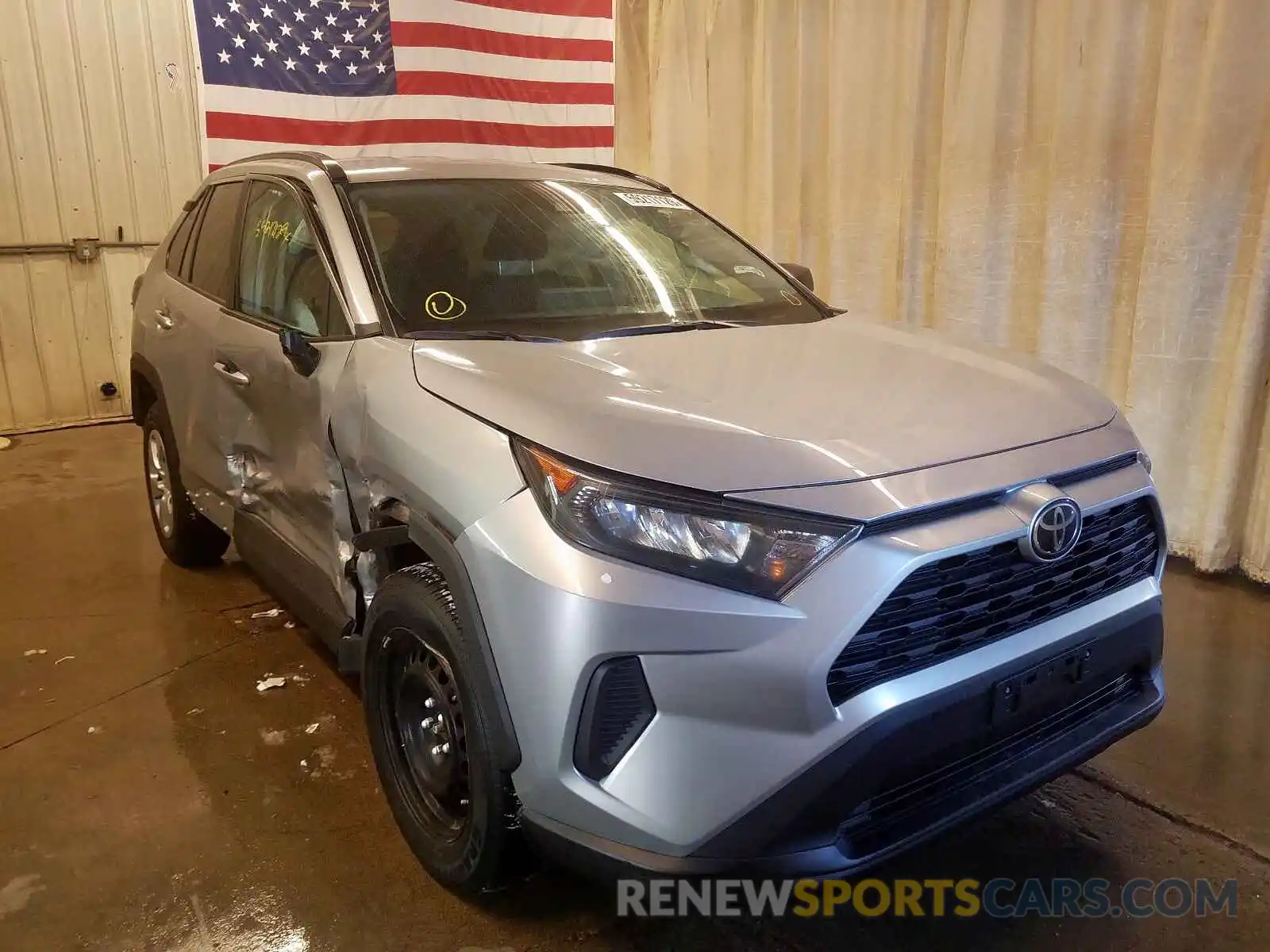 1 Photograph of a damaged car 2T3H1RFV0KW003017 TOYOTA RAV4 2019