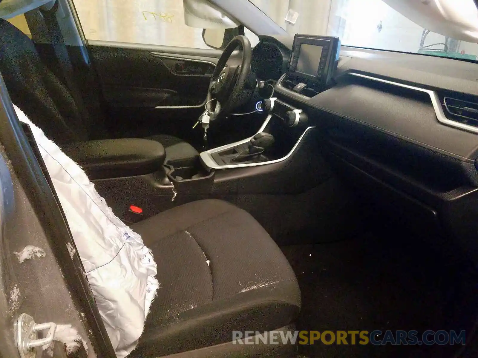 5 Photograph of a damaged car 2T3H1RFV0KW003017 TOYOTA RAV4 2019