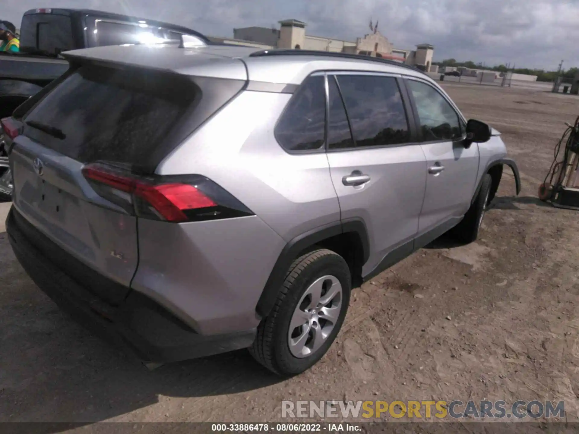 4 Photograph of a damaged car 2T3H1RFV0KW003874 TOYOTA RAV4 2019