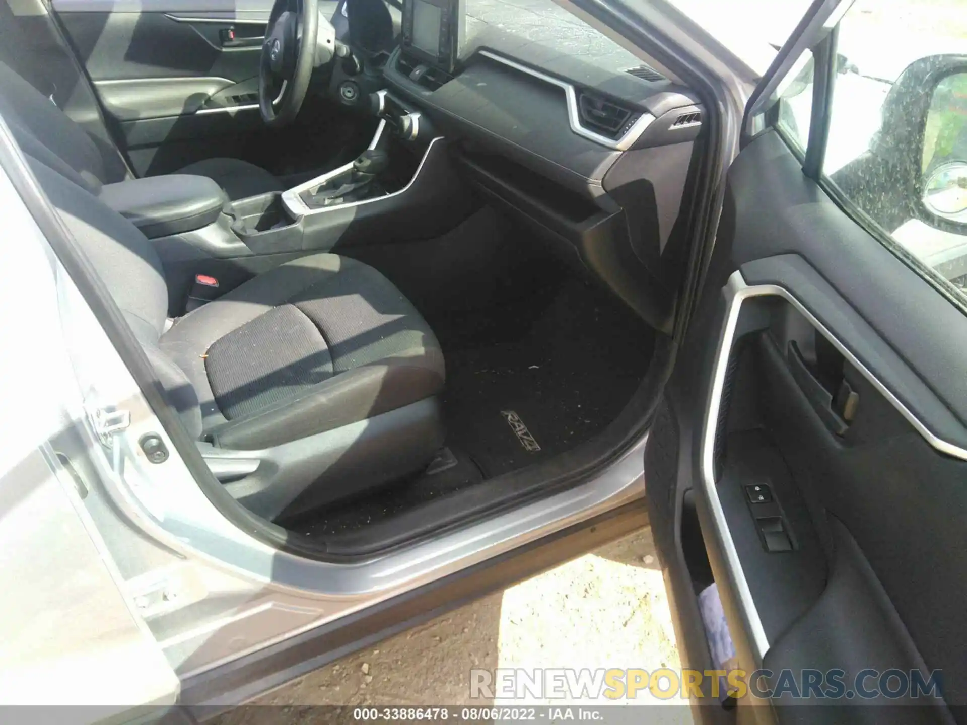 5 Photograph of a damaged car 2T3H1RFV0KW003874 TOYOTA RAV4 2019