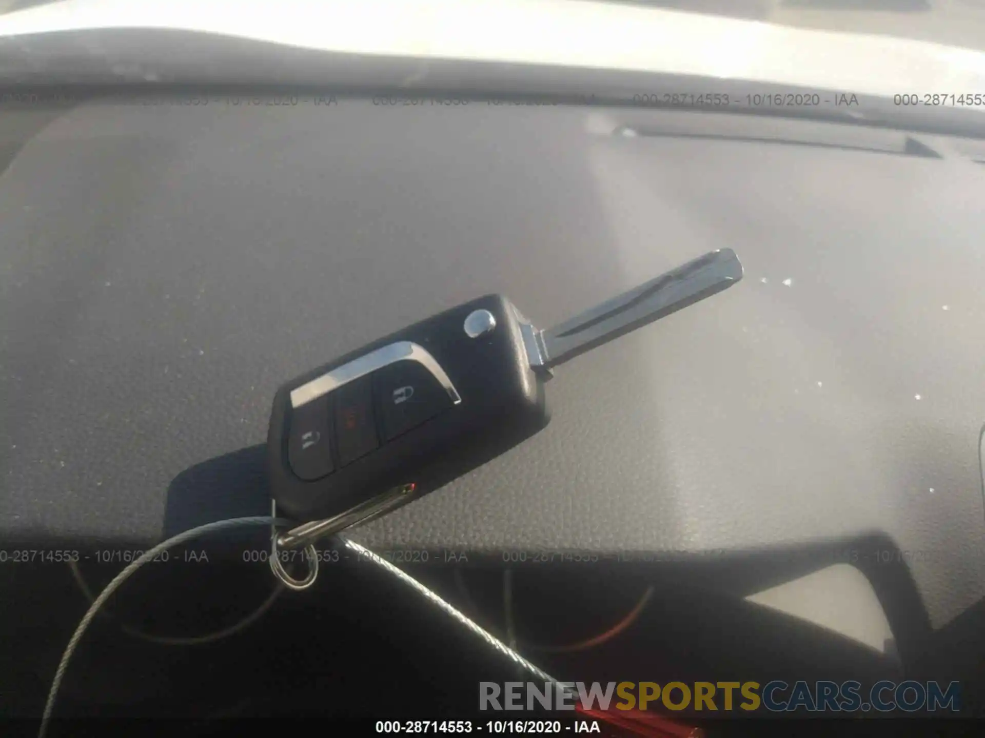 11 Photograph of a damaged car 2T3H1RFV0KW007956 TOYOTA RAV4 2019