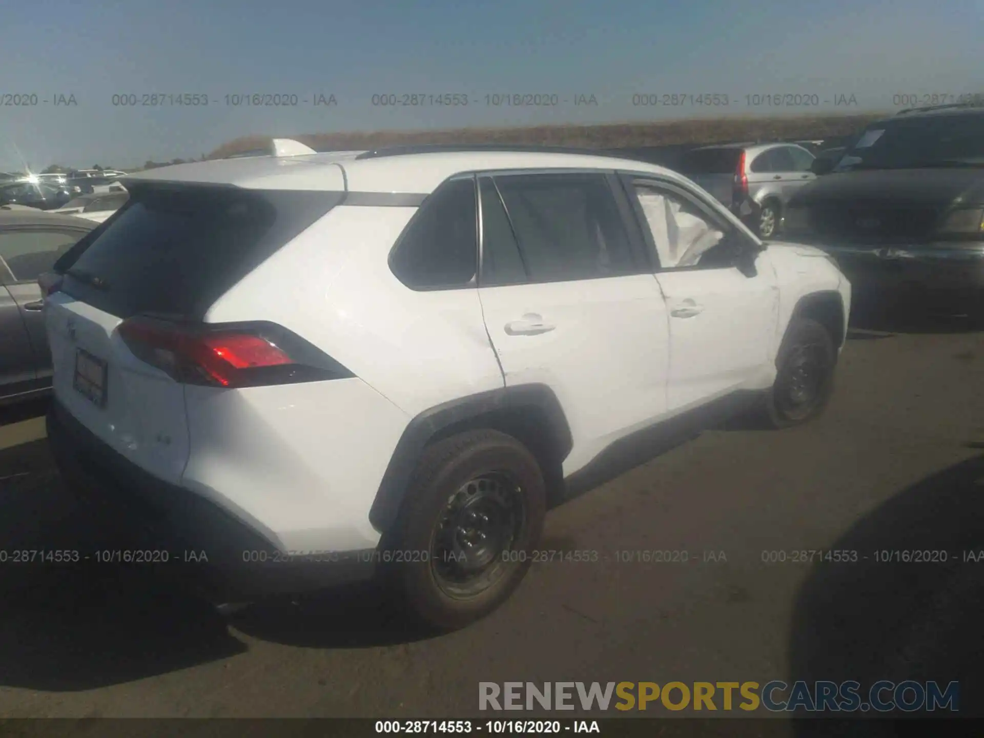 4 Photograph of a damaged car 2T3H1RFV0KW007956 TOYOTA RAV4 2019