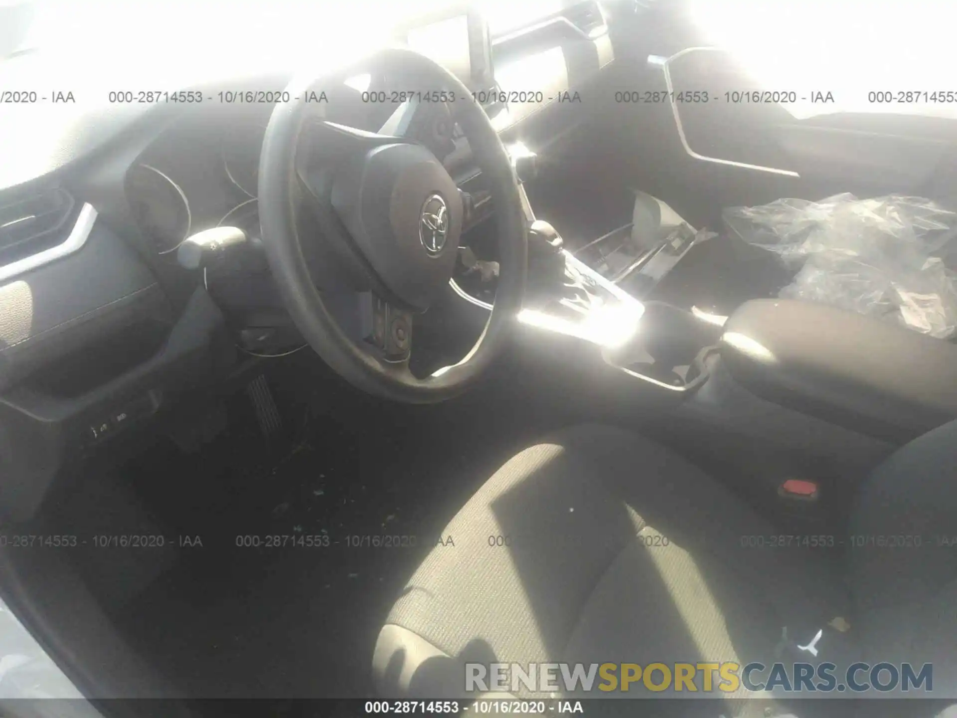 5 Photograph of a damaged car 2T3H1RFV0KW007956 TOYOTA RAV4 2019