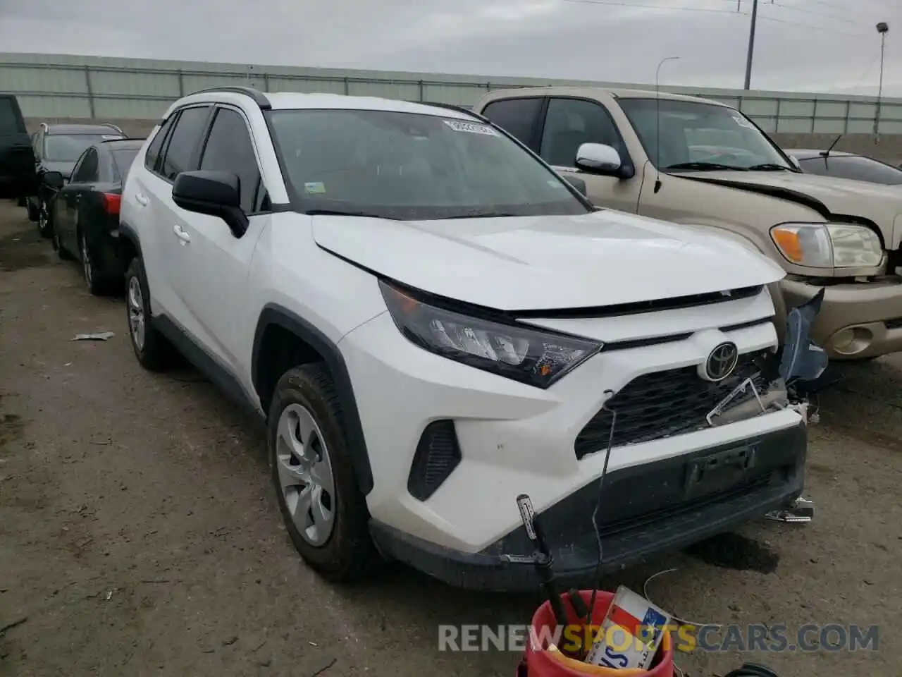 1 Photograph of a damaged car 2T3H1RFV0KW008184 TOYOTA RAV4 2019