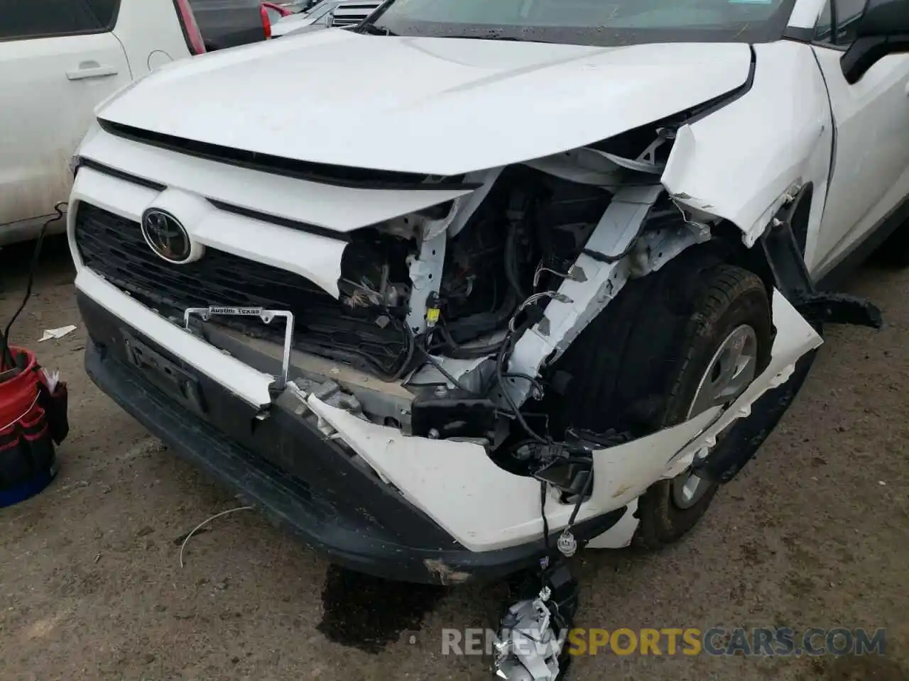 9 Photograph of a damaged car 2T3H1RFV0KW008184 TOYOTA RAV4 2019