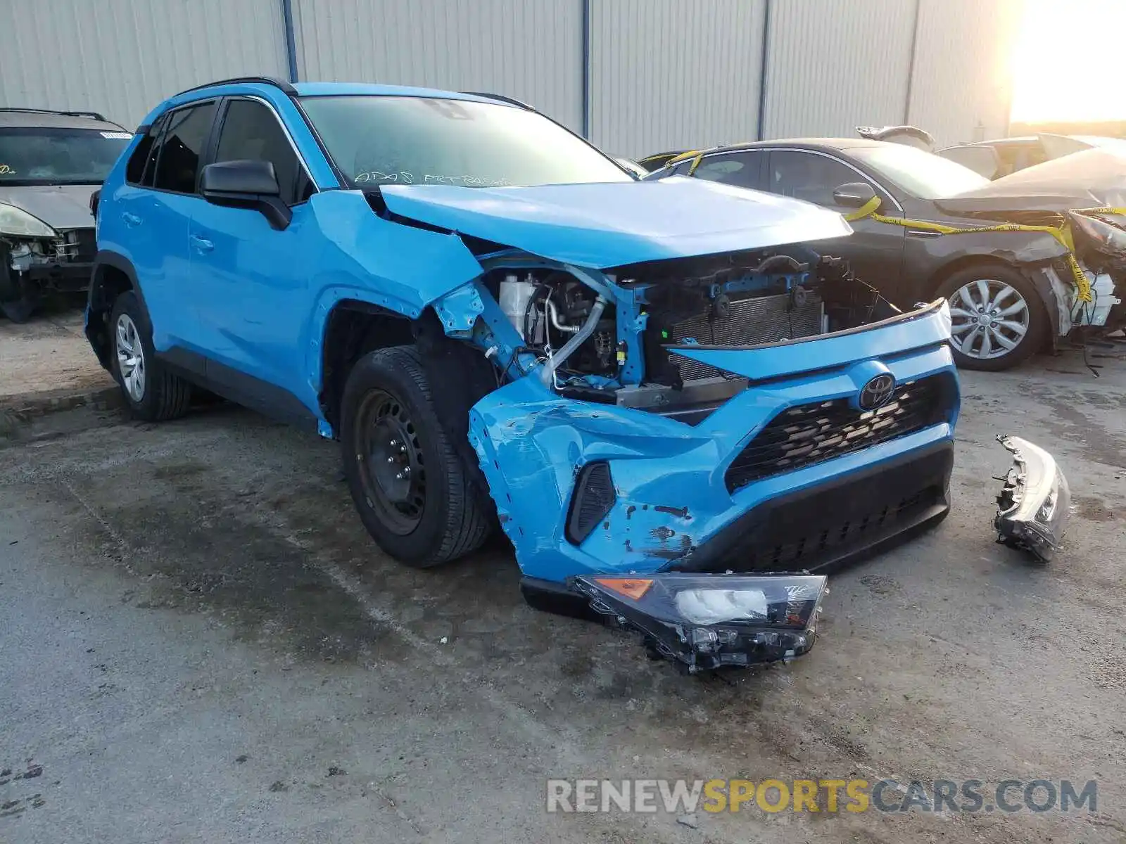 1 Photograph of a damaged car 2T3H1RFV0KW010789 TOYOTA RAV4 2019