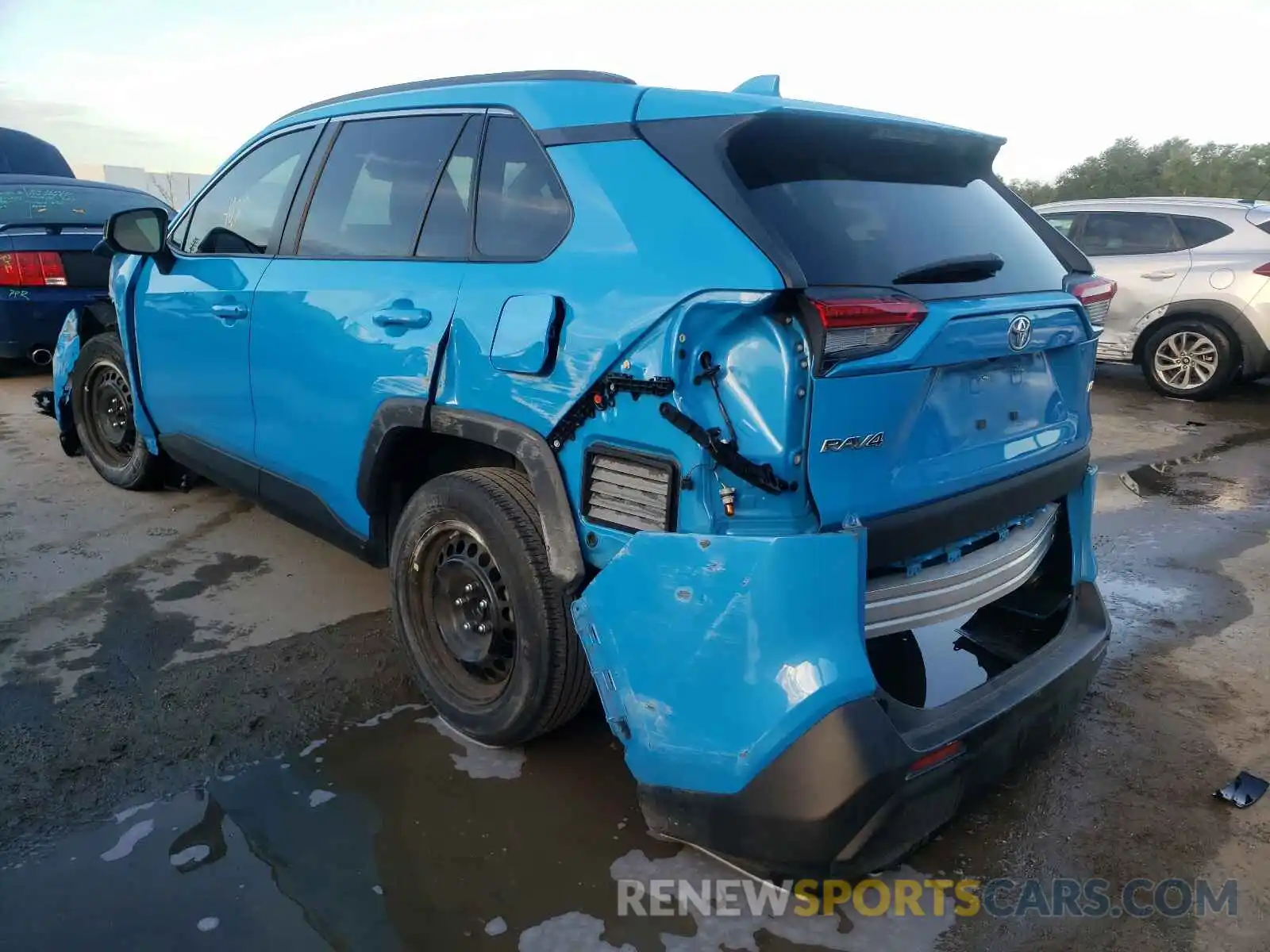 3 Photograph of a damaged car 2T3H1RFV0KW010789 TOYOTA RAV4 2019