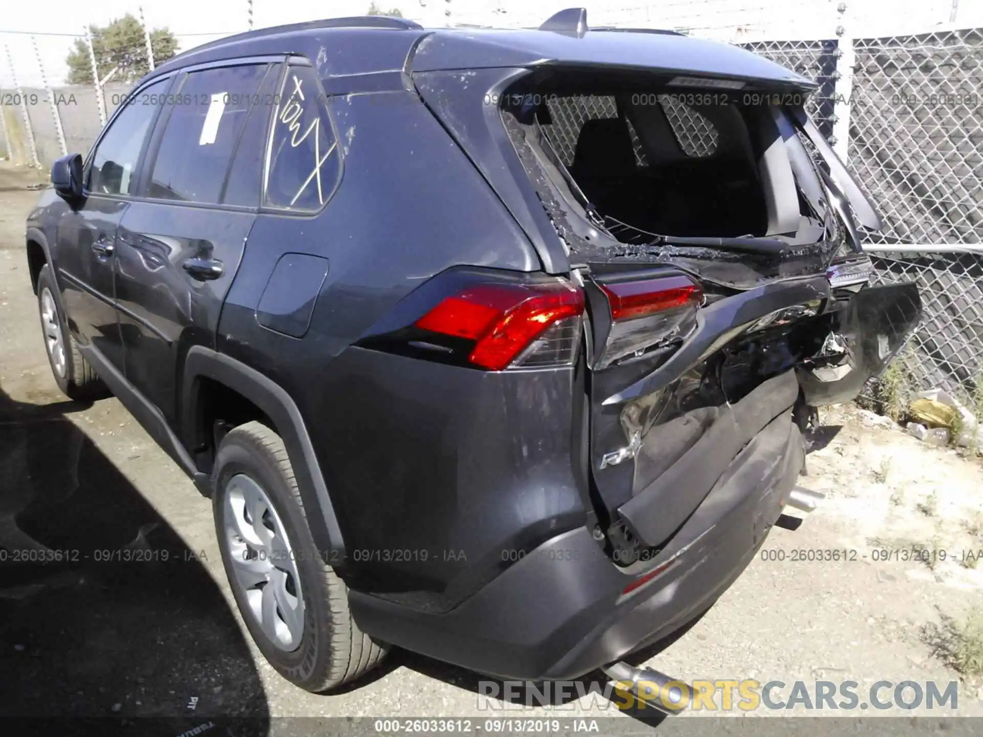 3 Фотография поврежденного автомобиля 2T3H1RFV0KW012476 TOYOTA RAV4 2019