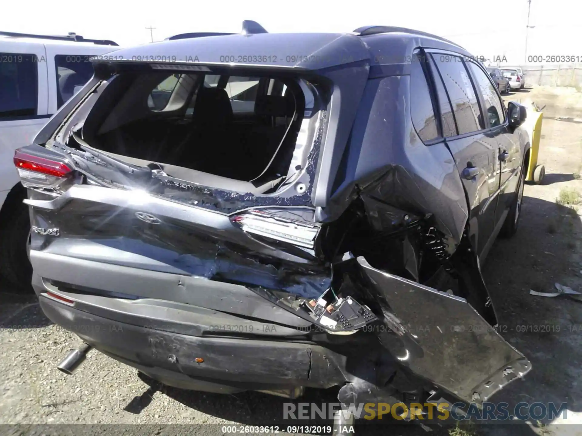 4 Photograph of a damaged car 2T3H1RFV0KW012476 TOYOTA RAV4 2019