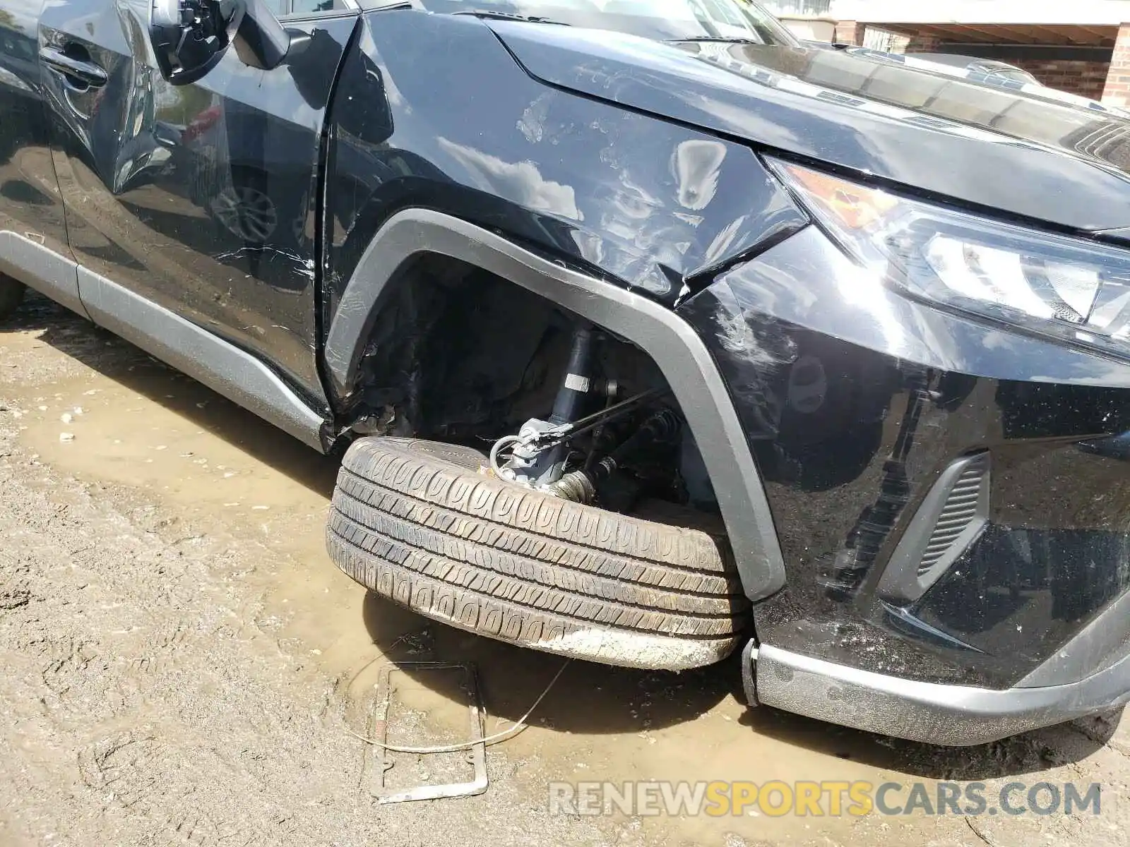 9 Photograph of a damaged car 2T3H1RFV0KW012686 TOYOTA RAV4 2019