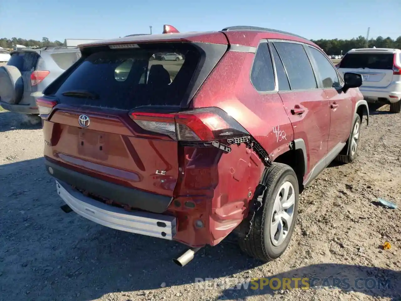 4 Photograph of a damaged car 2T3H1RFV0KW015782 TOYOTA RAV4 2019