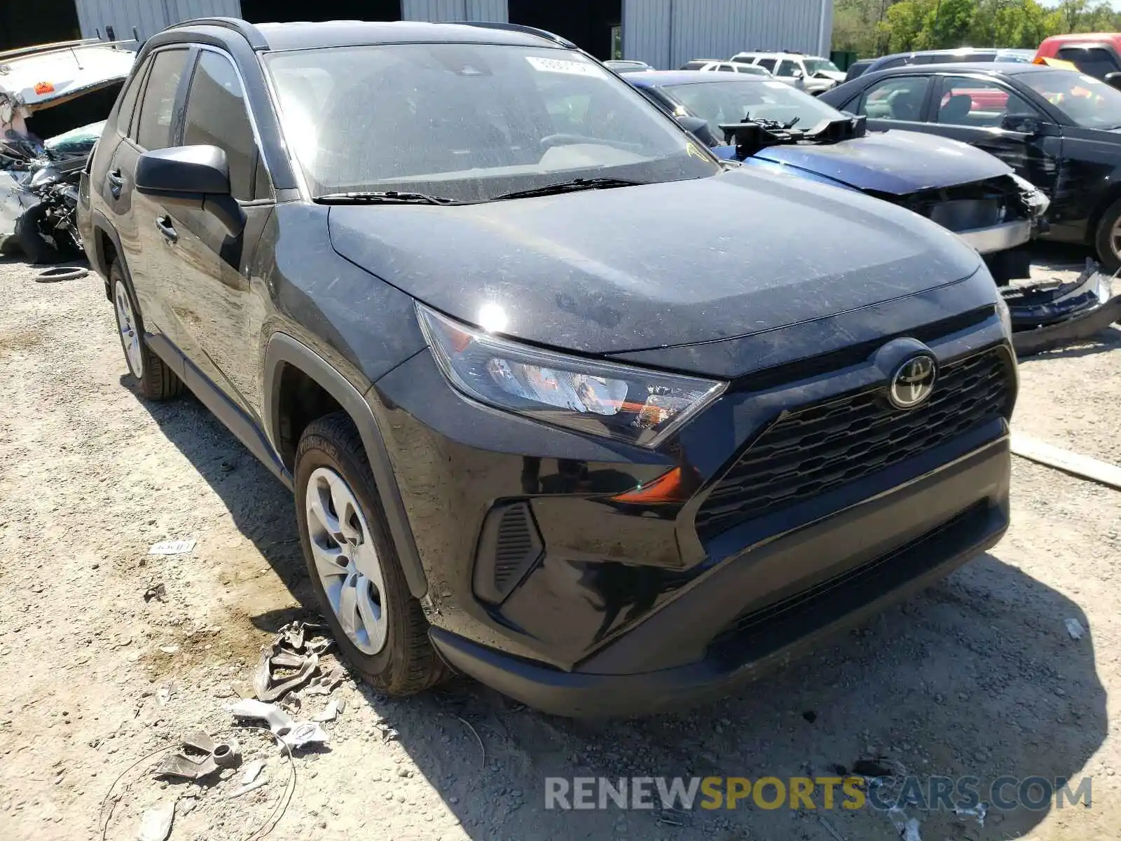 1 Photograph of a damaged car 2T3H1RFV0KW018102 TOYOTA RAV4 2019