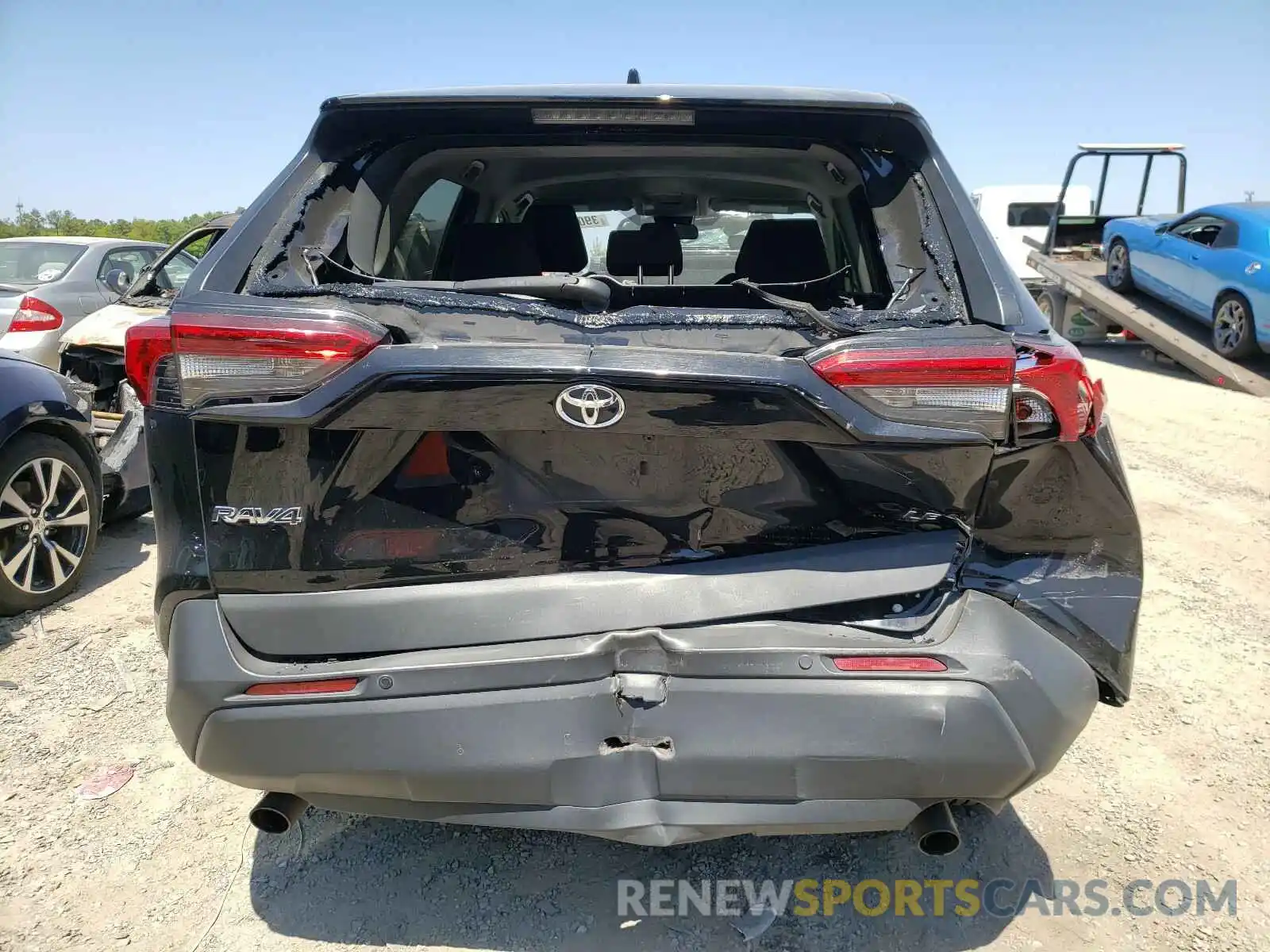 9 Photograph of a damaged car 2T3H1RFV0KW018102 TOYOTA RAV4 2019