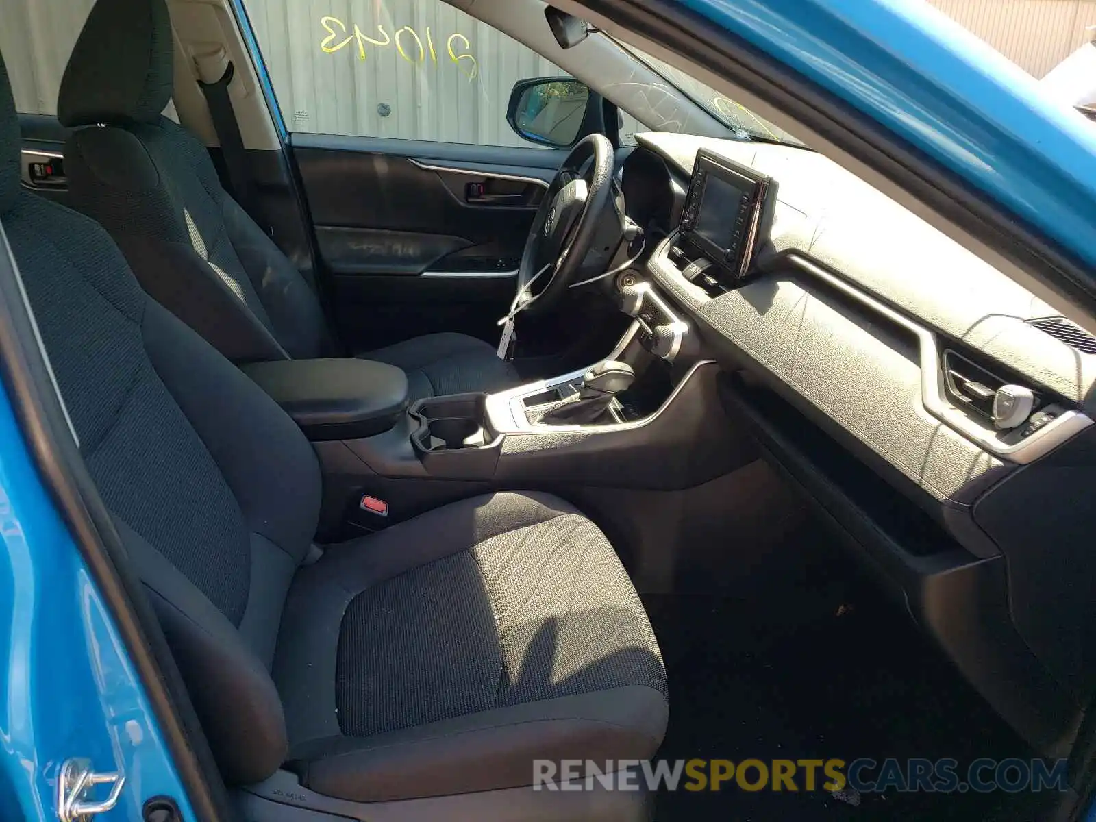 5 Photograph of a damaged car 2T3H1RFV0KW035269 TOYOTA RAV4 2019