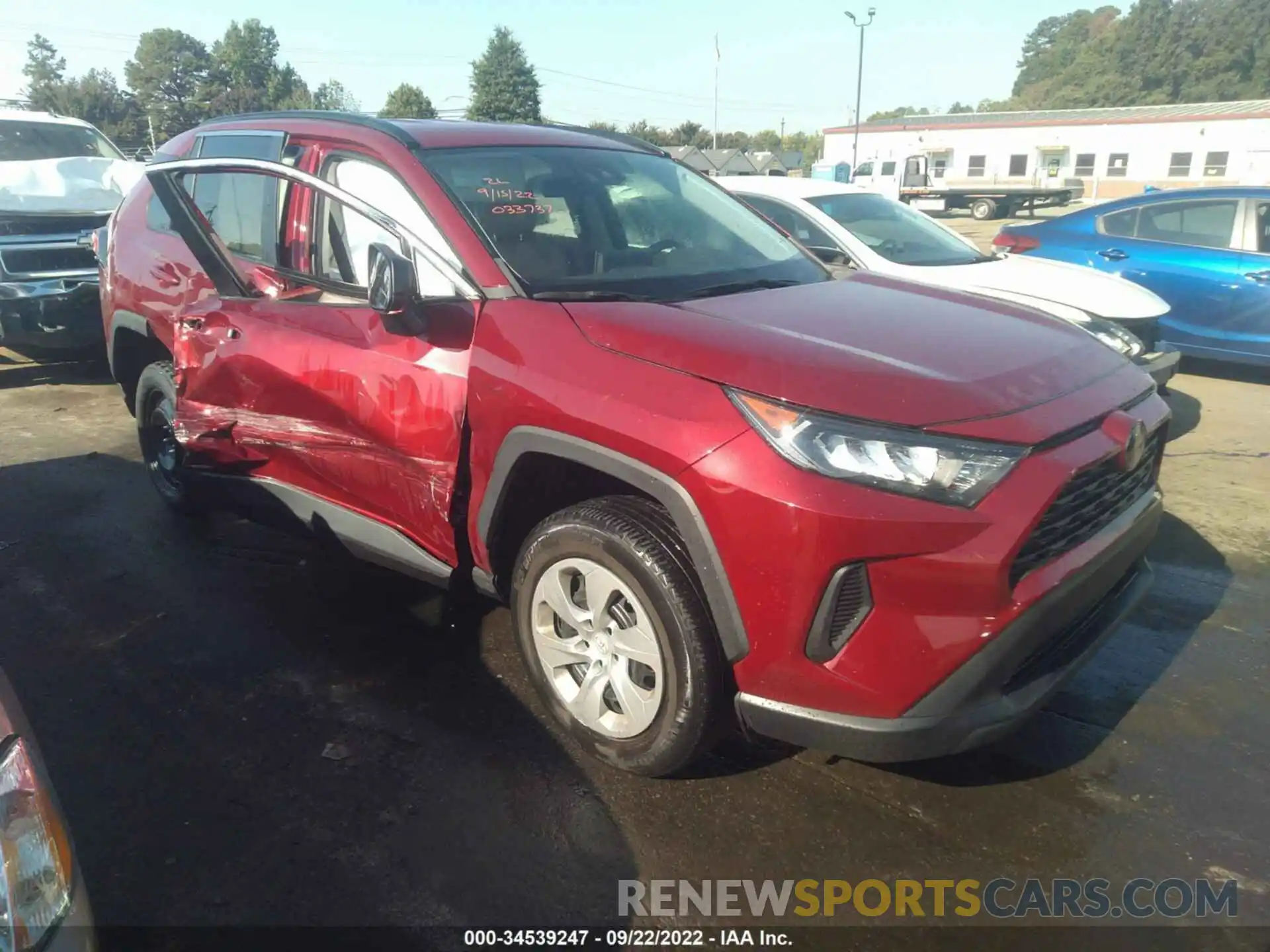 1 Photograph of a damaged car 2T3H1RFV0KW038169 TOYOTA RAV4 2019