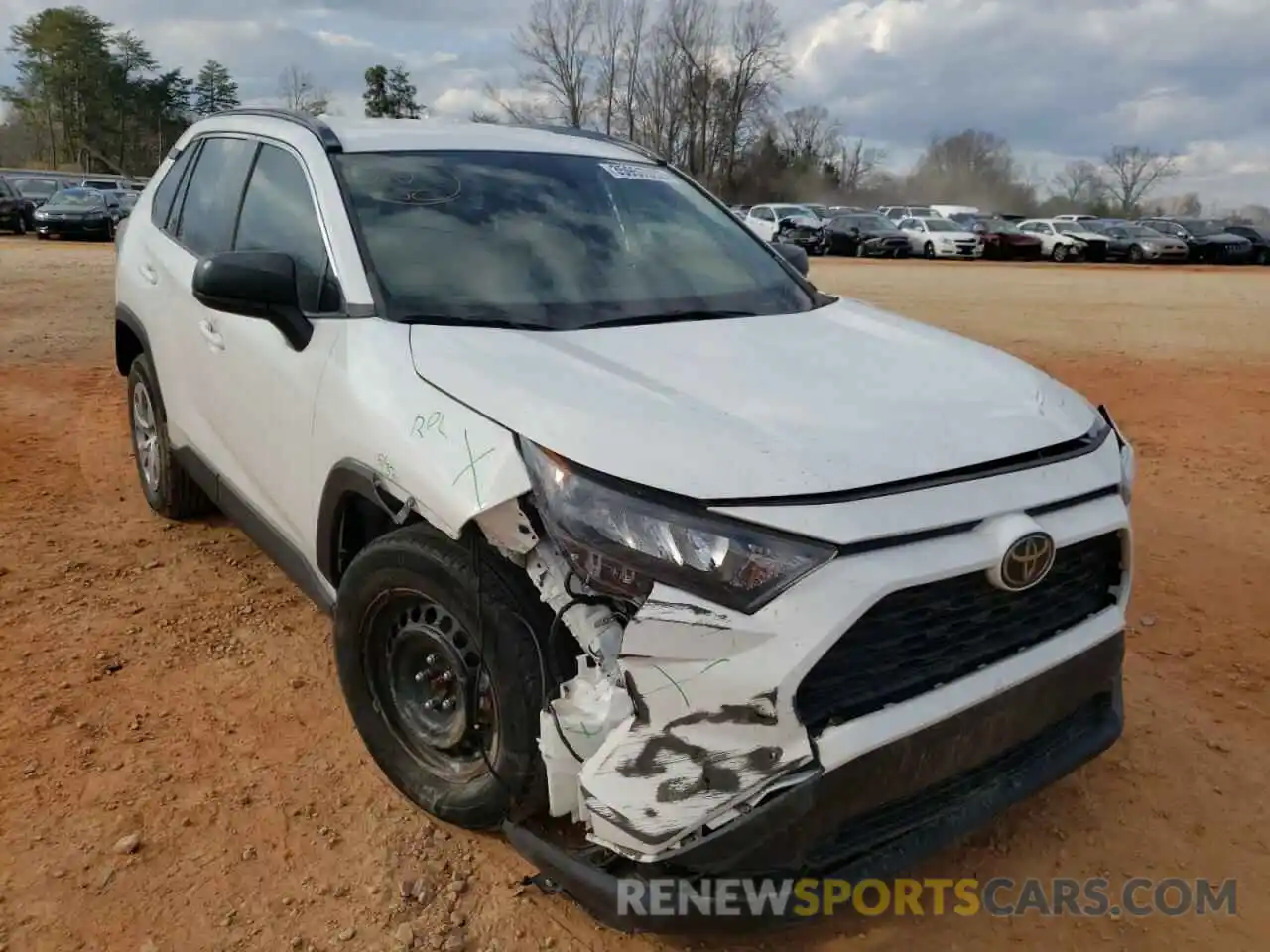 1 Photograph of a damaged car 2T3H1RFV0KW038298 TOYOTA RAV4 2019