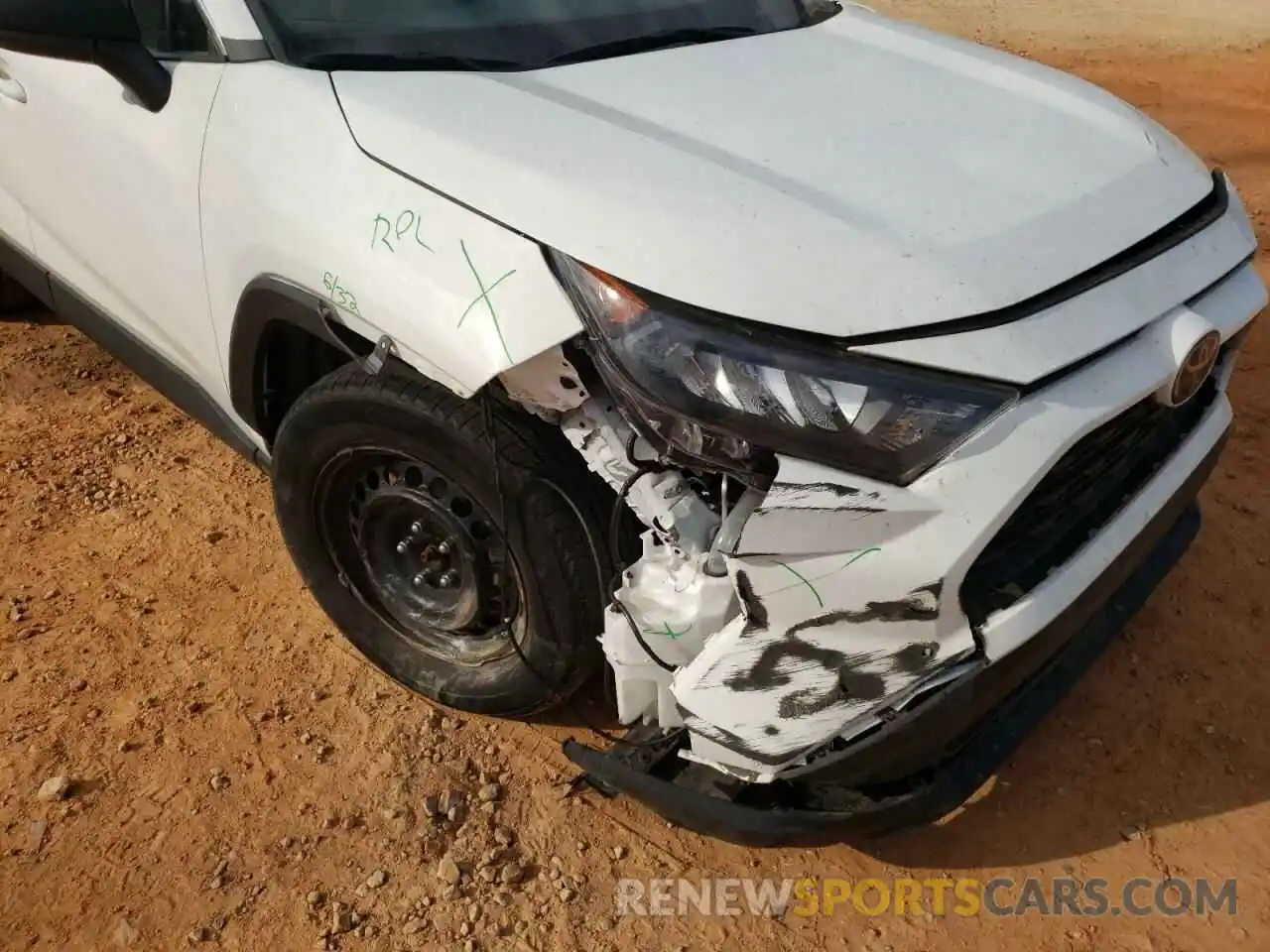 9 Photograph of a damaged car 2T3H1RFV0KW038298 TOYOTA RAV4 2019