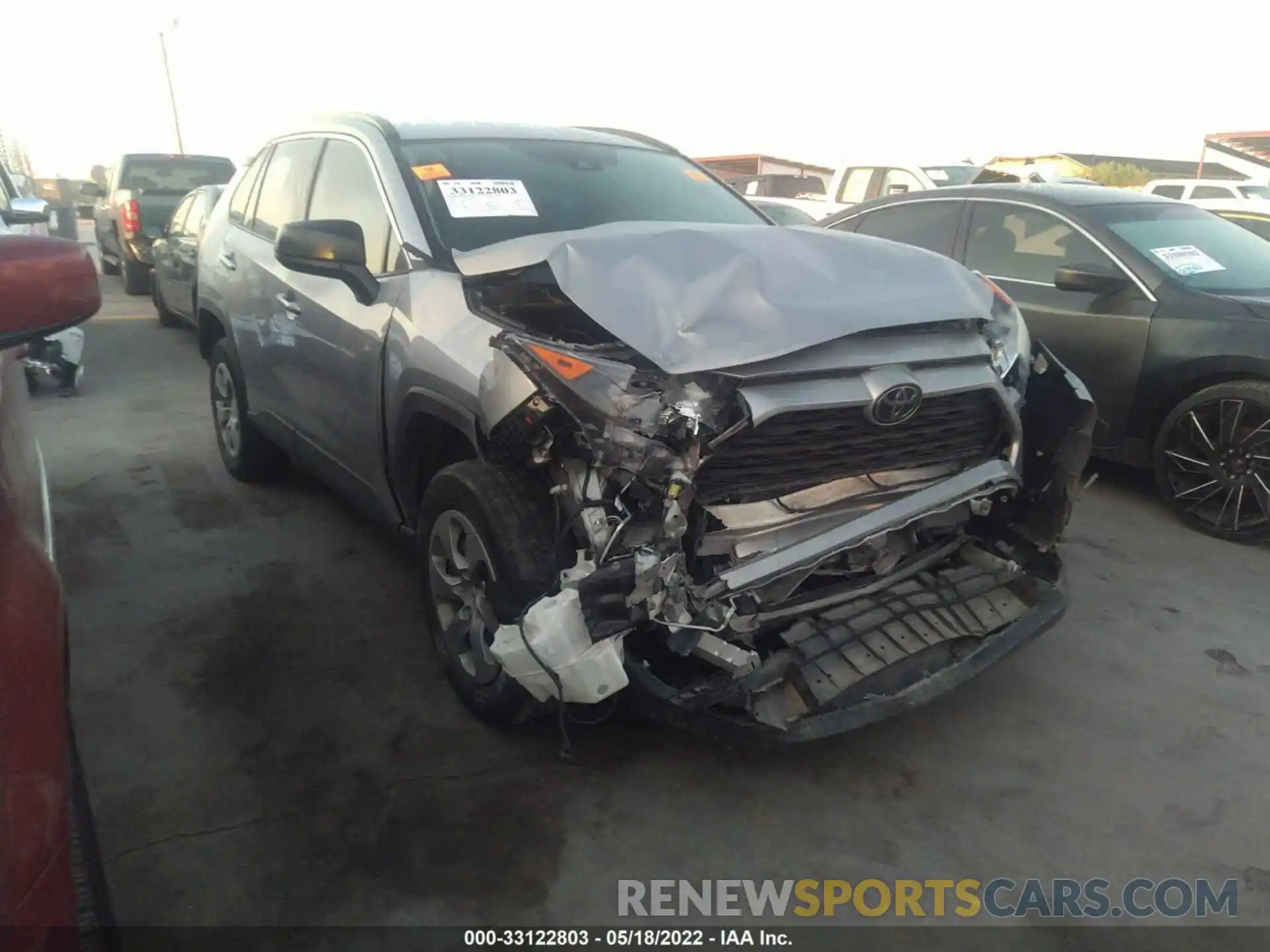 1 Photograph of a damaged car 2T3H1RFV0KW040486 TOYOTA RAV4 2019