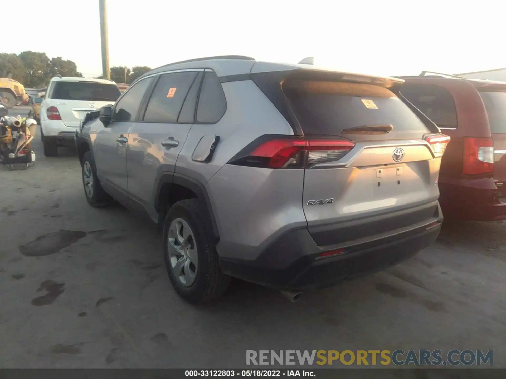 3 Фотография поврежденного автомобиля 2T3H1RFV0KW040486 TOYOTA RAV4 2019