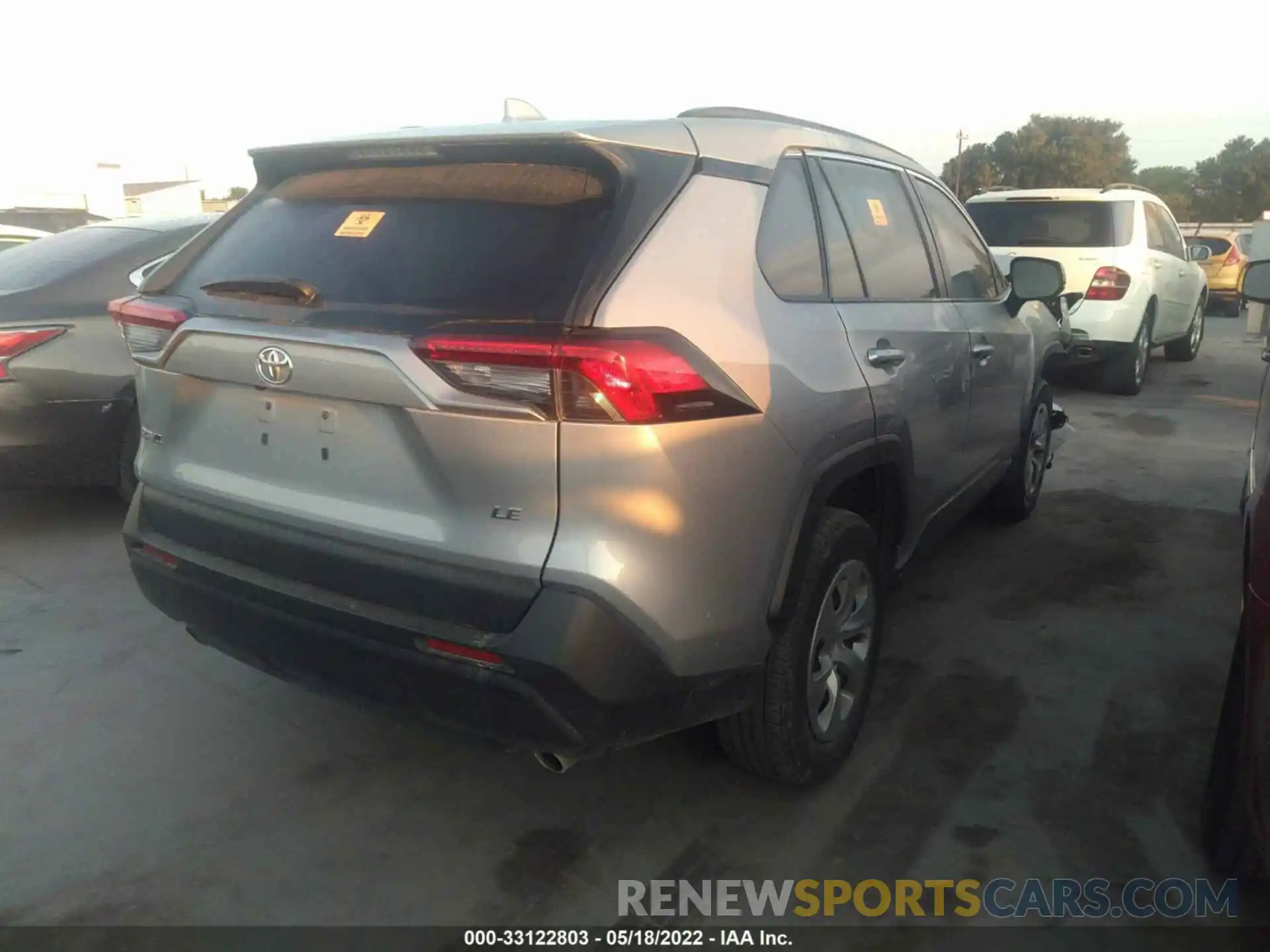 4 Photograph of a damaged car 2T3H1RFV0KW040486 TOYOTA RAV4 2019