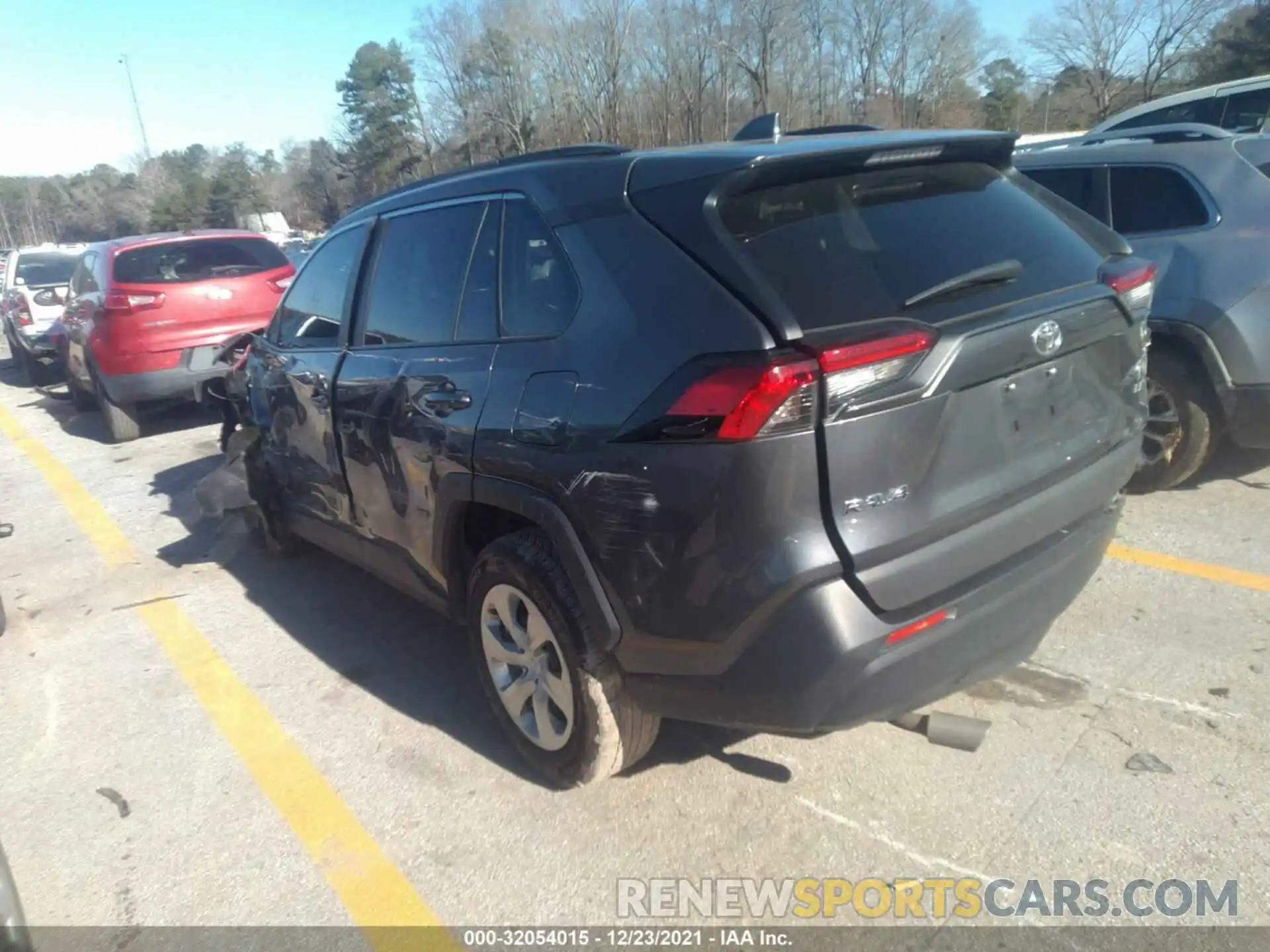 3 Photograph of a damaged car 2T3H1RFV0KW043842 TOYOTA RAV4 2019