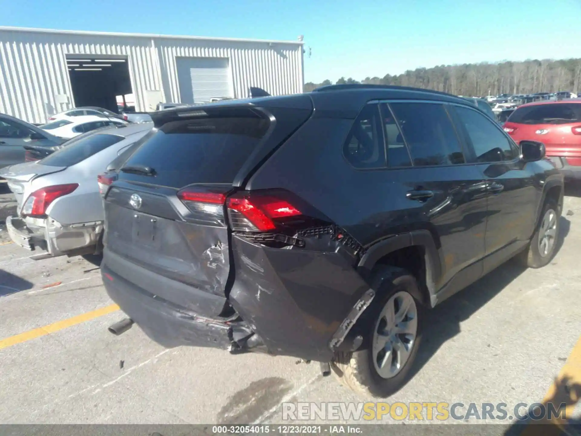 4 Photograph of a damaged car 2T3H1RFV0KW043842 TOYOTA RAV4 2019