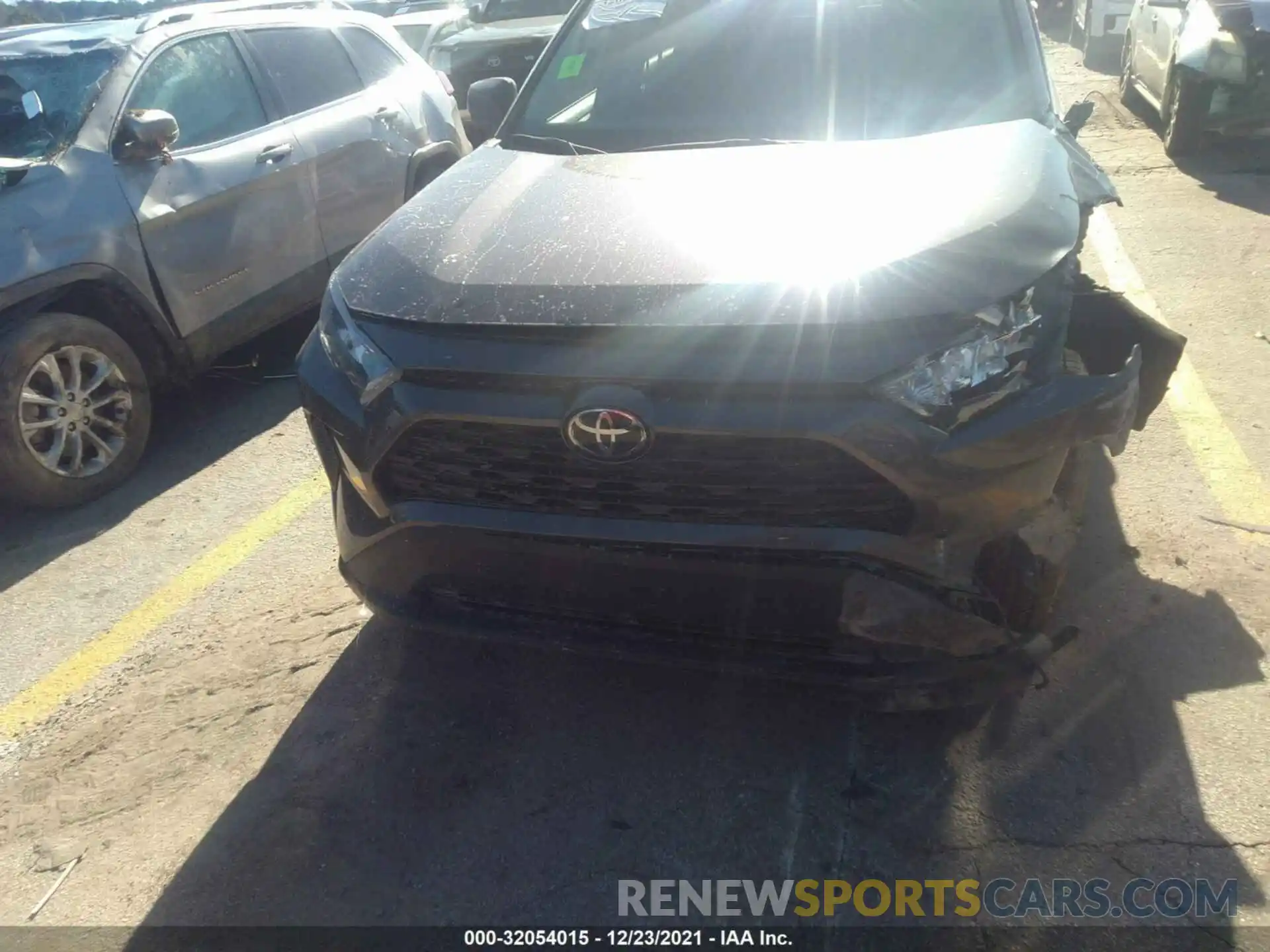 6 Photograph of a damaged car 2T3H1RFV0KW043842 TOYOTA RAV4 2019