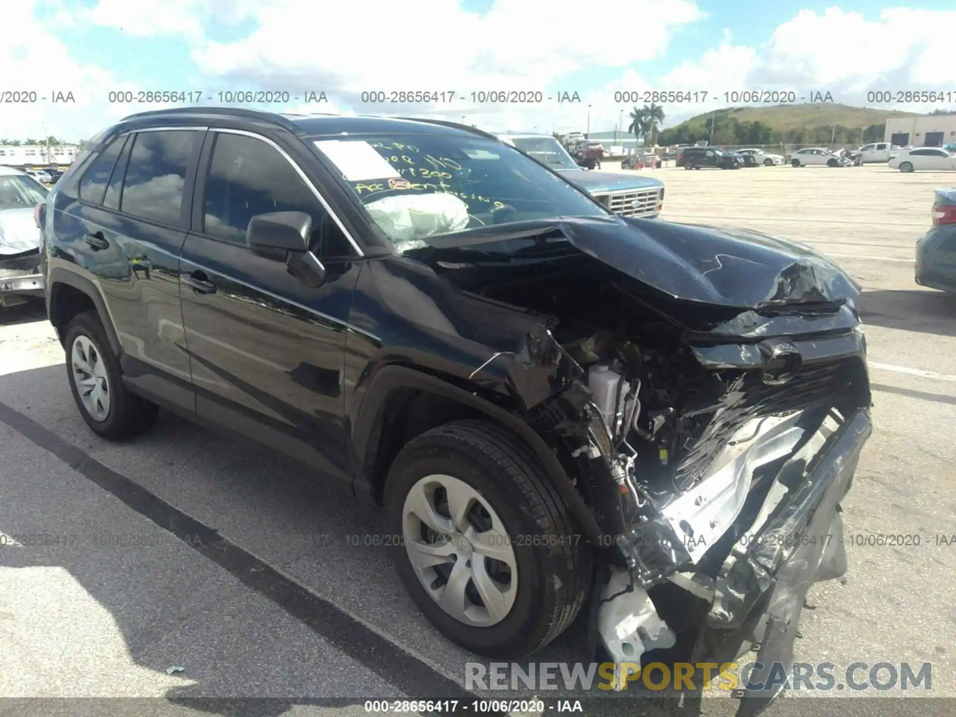 1 Photograph of a damaged car 2T3H1RFV0KW052136 TOYOTA RAV4 2019