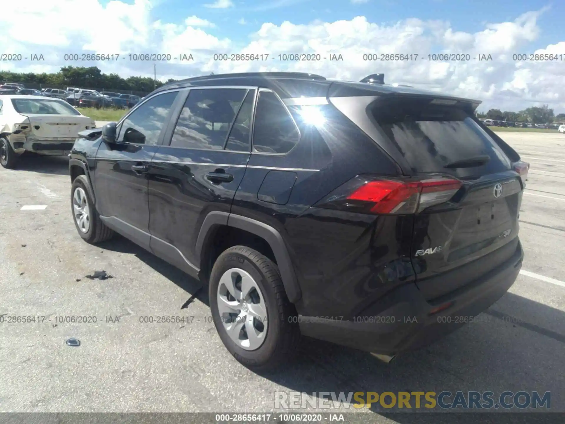 3 Photograph of a damaged car 2T3H1RFV0KW052136 TOYOTA RAV4 2019