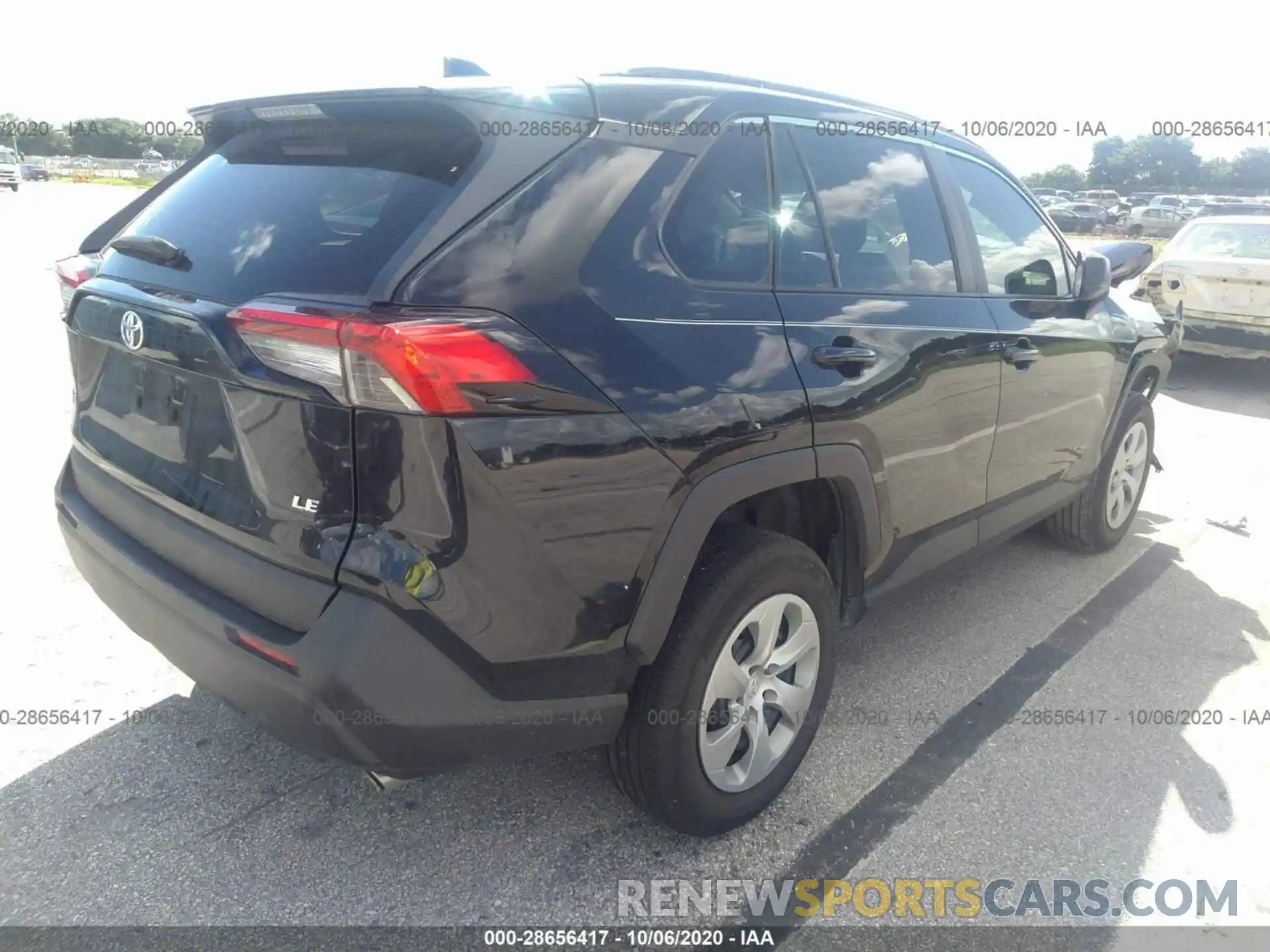 4 Photograph of a damaged car 2T3H1RFV0KW052136 TOYOTA RAV4 2019