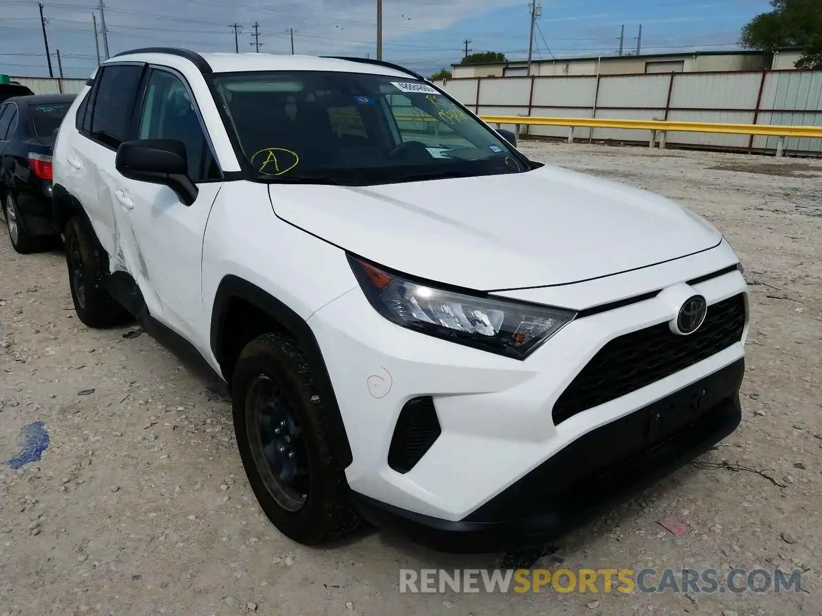 1 Photograph of a damaged car 2T3H1RFV0KW053464 TOYOTA RAV4 2019