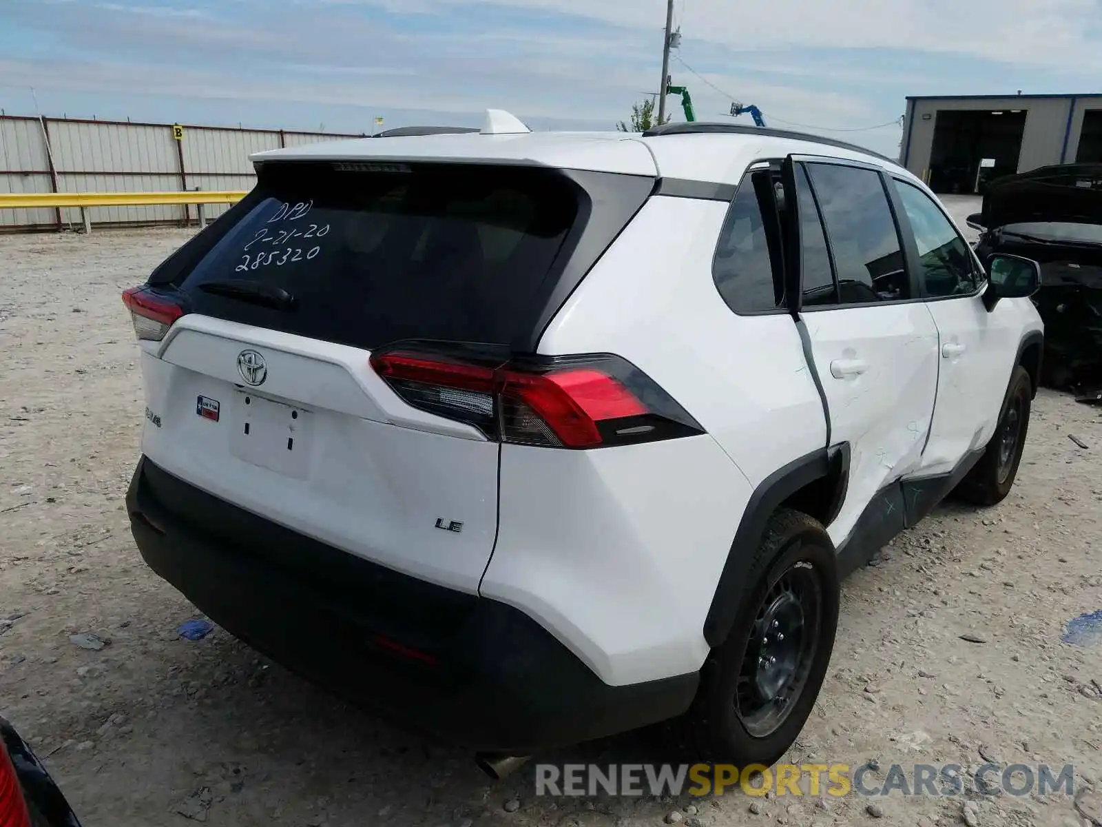 4 Photograph of a damaged car 2T3H1RFV0KW053464 TOYOTA RAV4 2019