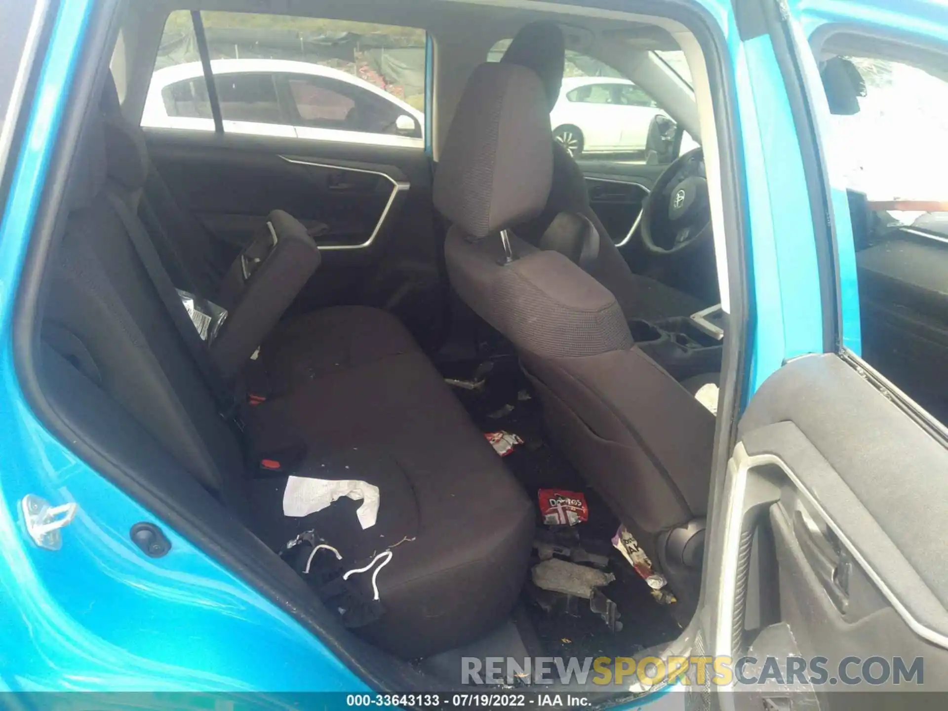 8 Photograph of a damaged car 2T3H1RFV0KW056672 TOYOTA RAV4 2019