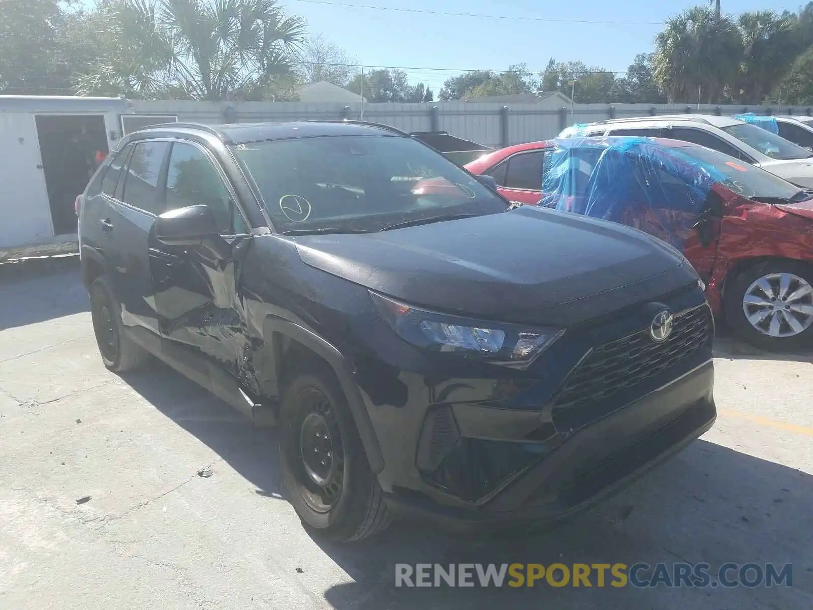 1 Photograph of a damaged car 2T3H1RFV0KW057143 TOYOTA RAV4 2019