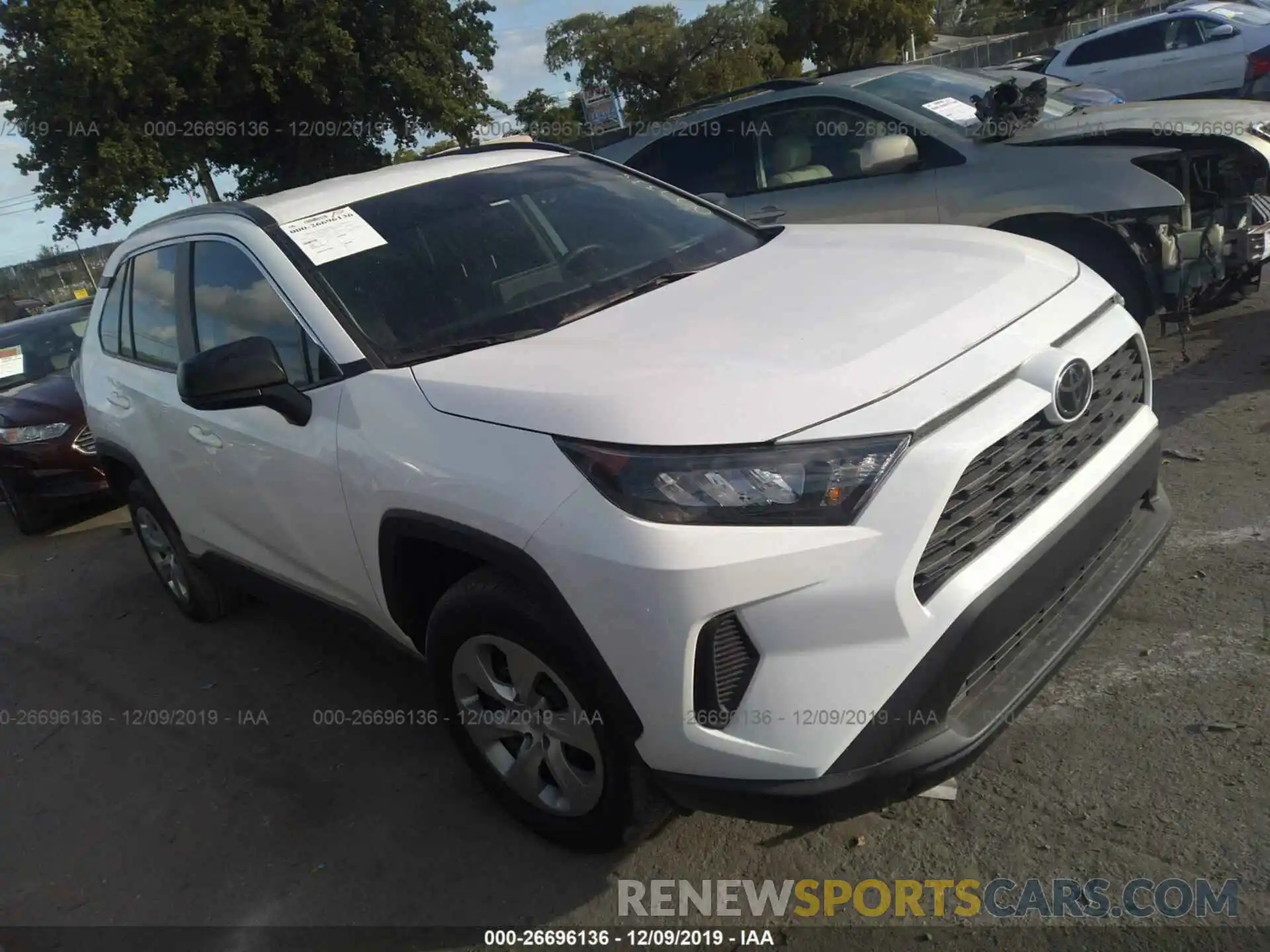 1 Photograph of a damaged car 2T3H1RFV1KC007336 TOYOTA RAV4 2019