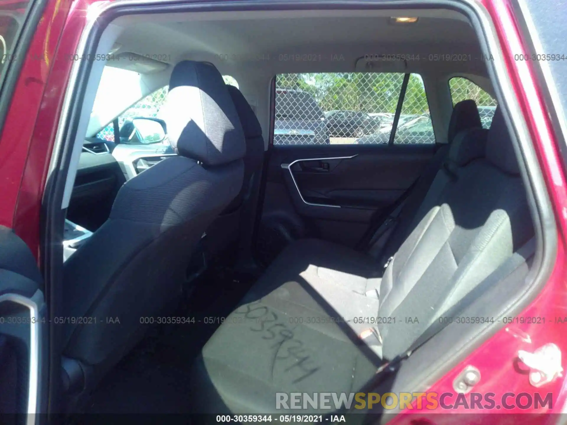 8 Photograph of a damaged car 2T3H1RFV1KC018465 TOYOTA RAV4 2019