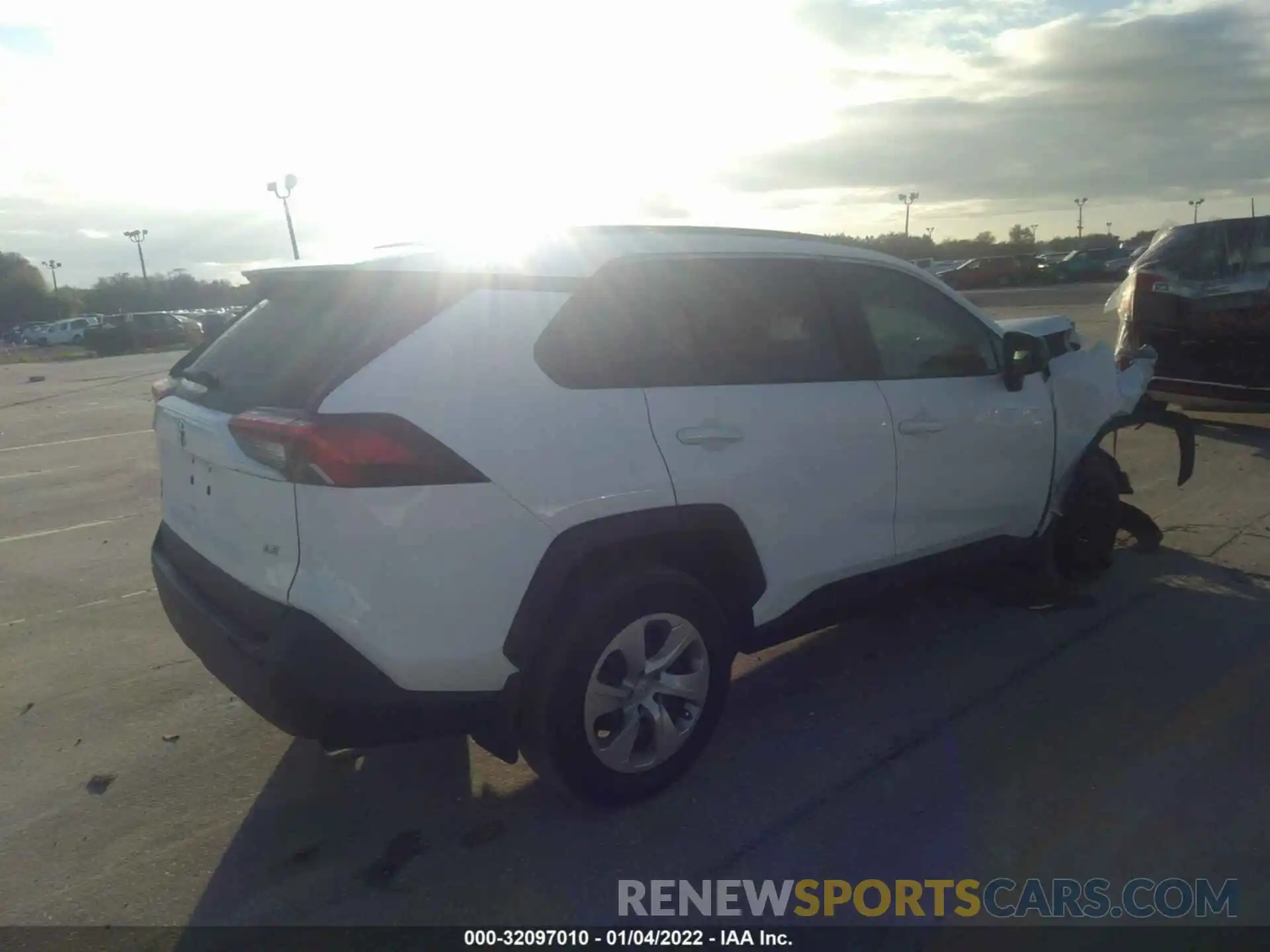 4 Photograph of a damaged car 2T3H1RFV1KC018854 TOYOTA RAV4 2019