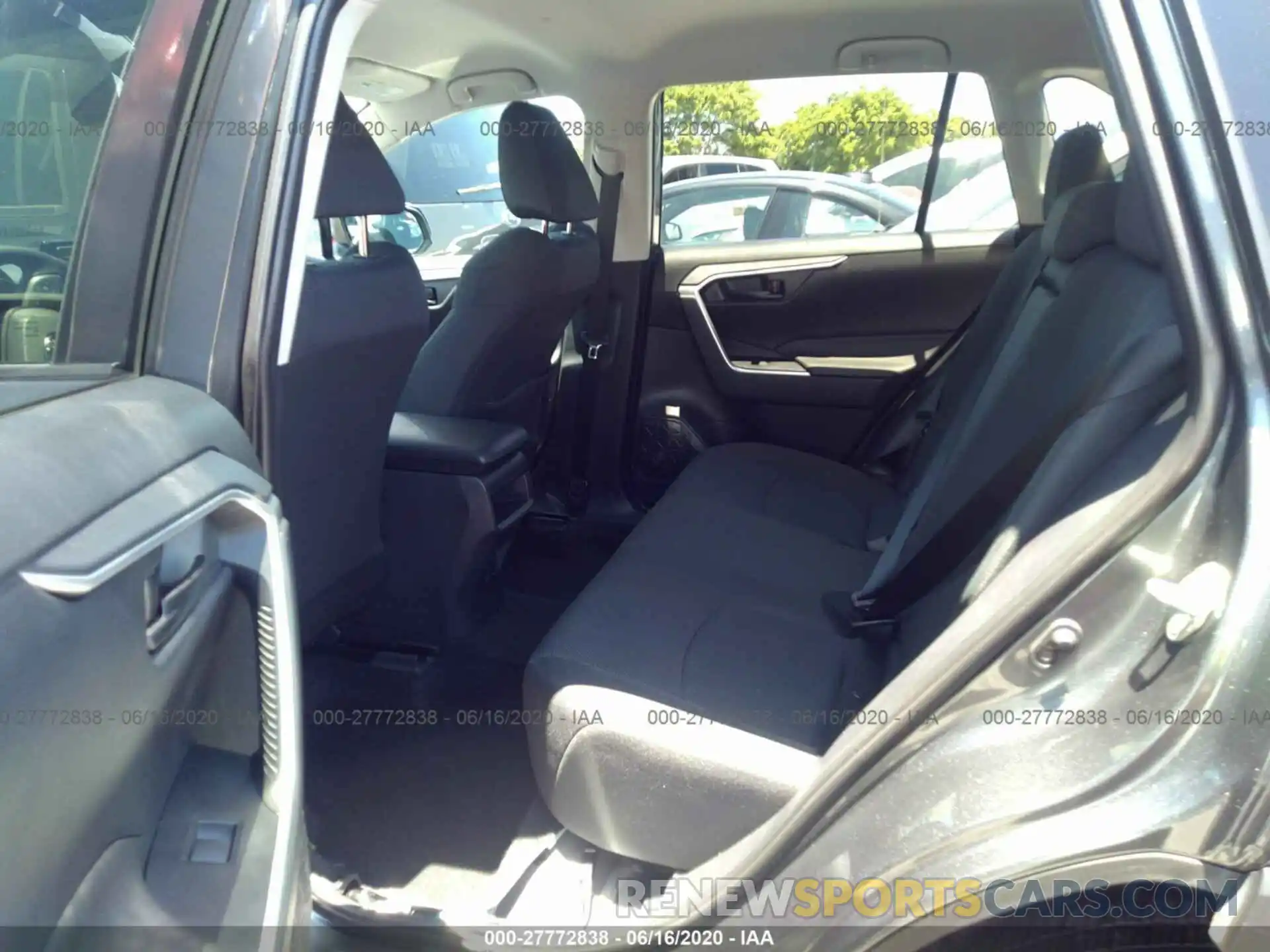 8 Photograph of a damaged car 2T3H1RFV1KC024072 TOYOTA RAV4 2019