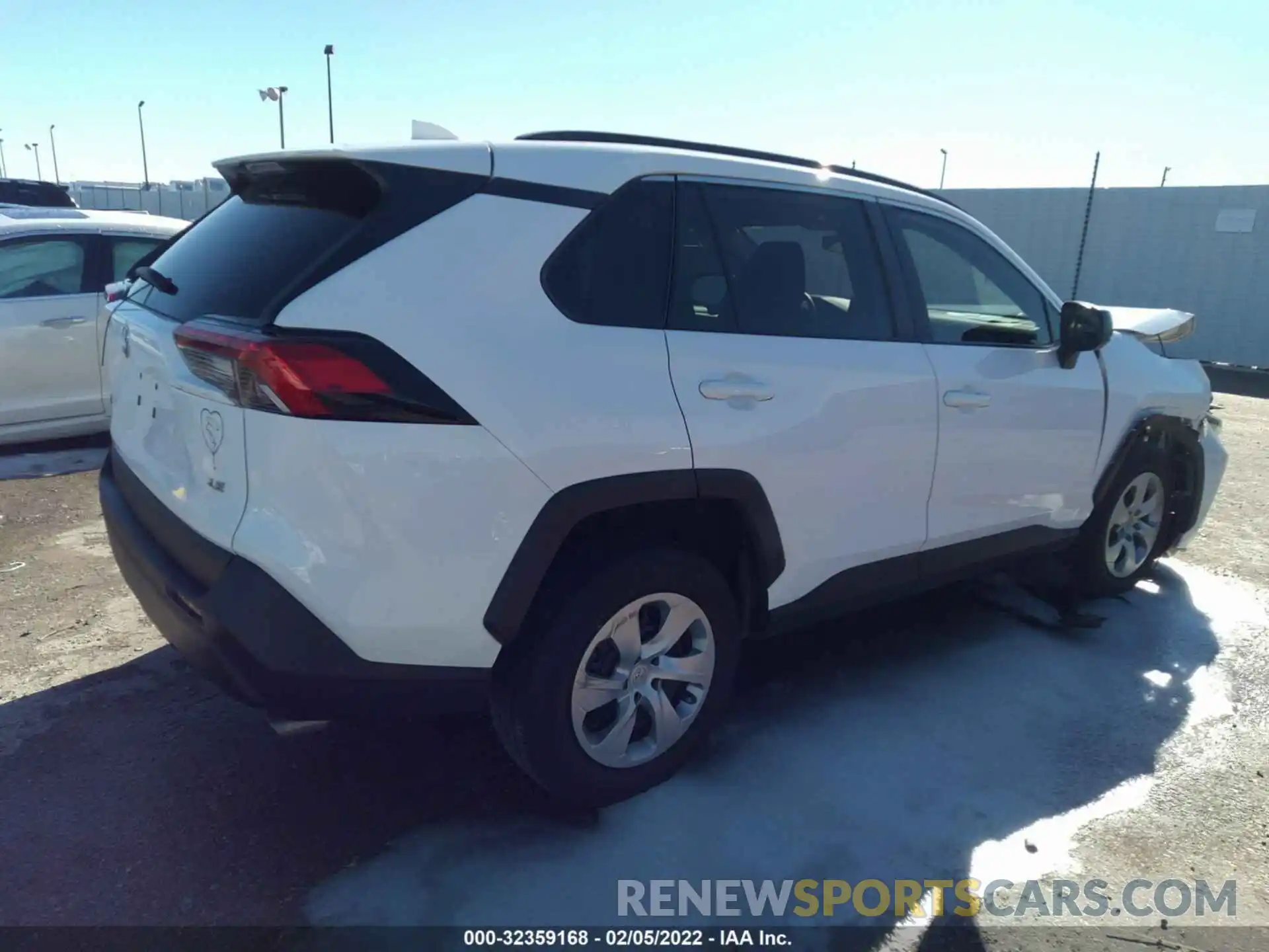 4 Photograph of a damaged car 2T3H1RFV1KC025996 TOYOTA RAV4 2019