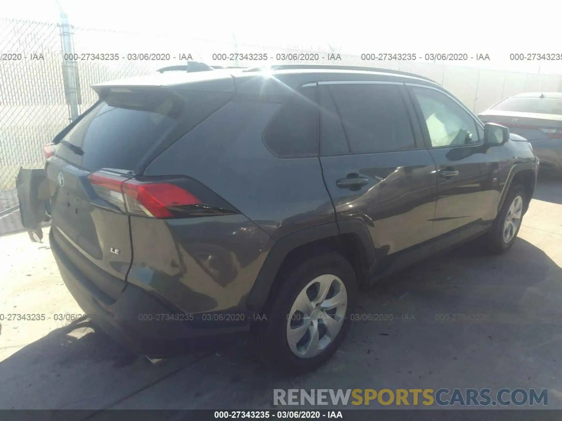 4 Photograph of a damaged car 2T3H1RFV1KC028428 TOYOTA RAV4 2019