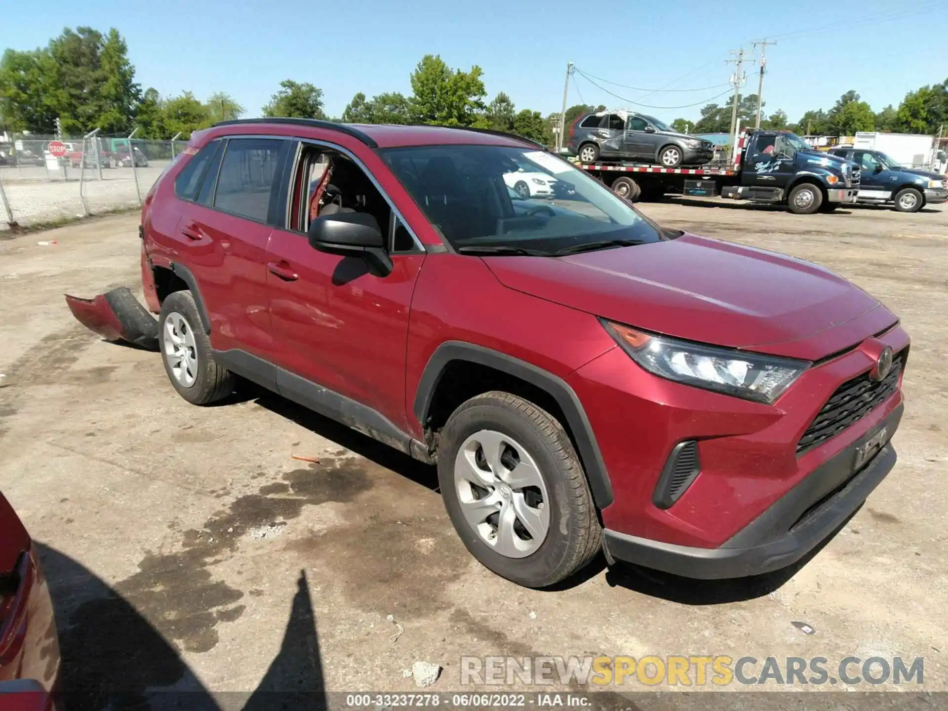 1 Photograph of a damaged car 2T3H1RFV1KC031636 TOYOTA RAV4 2019