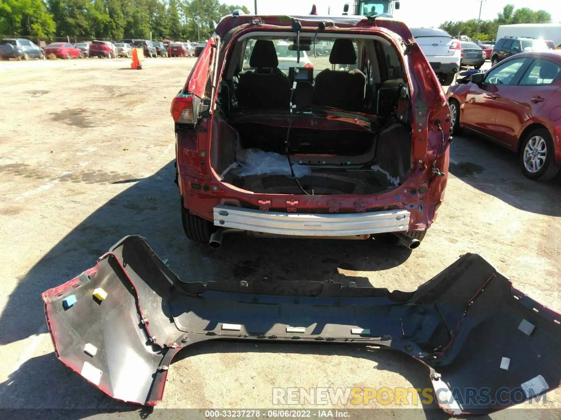 11 Photograph of a damaged car 2T3H1RFV1KC031636 TOYOTA RAV4 2019