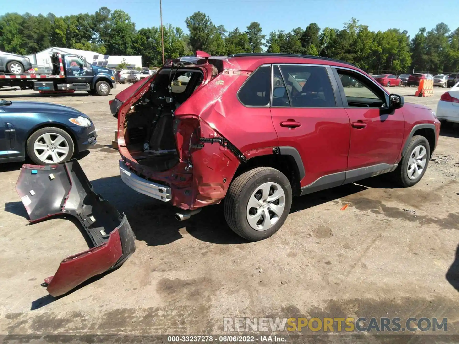 4 Photograph of a damaged car 2T3H1RFV1KC031636 TOYOTA RAV4 2019