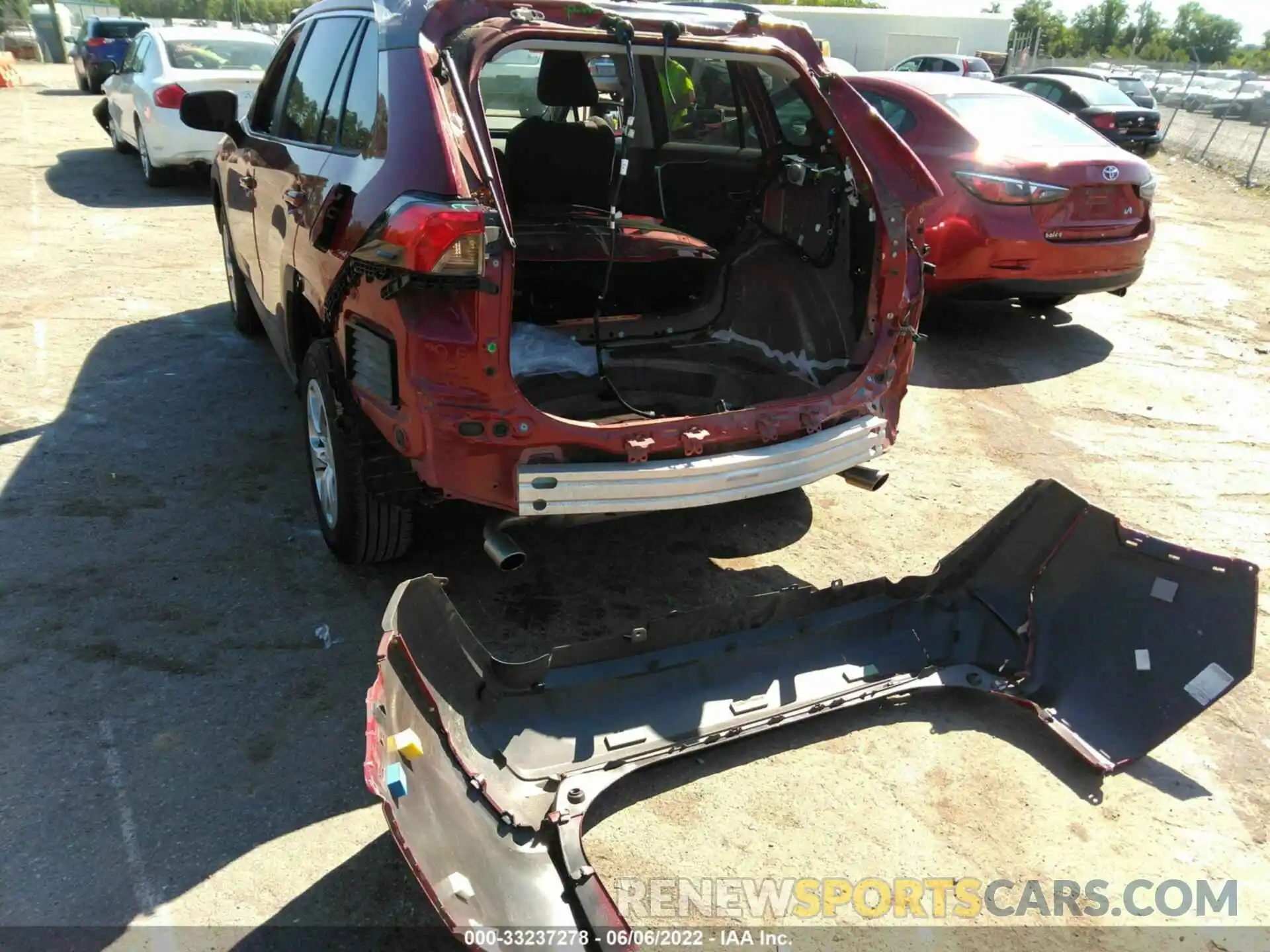 6 Photograph of a damaged car 2T3H1RFV1KC031636 TOYOTA RAV4 2019