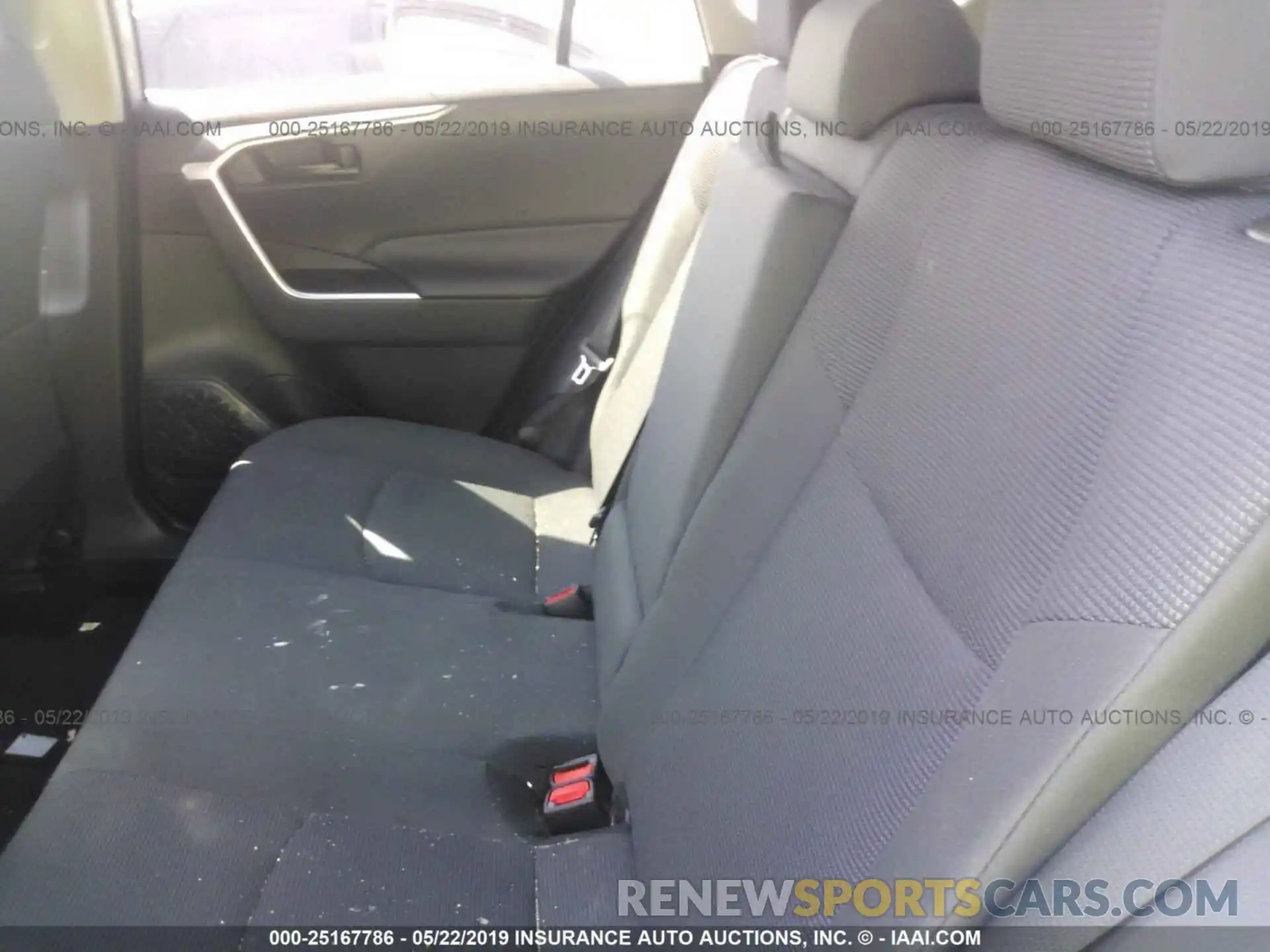 8 Photograph of a damaged car 2T3H1RFV1KW002409 TOYOTA RAV4 2019