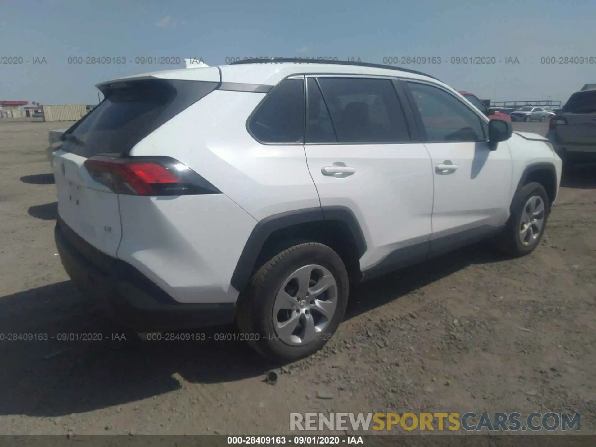 4 Photograph of a damaged car 2T3H1RFV1KW003723 TOYOTA RAV4 2019