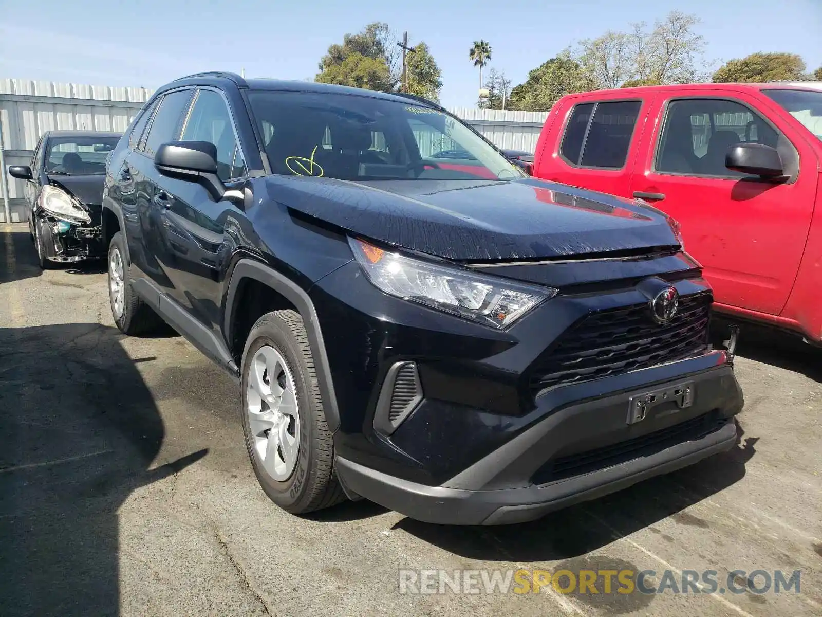 1 Photograph of a damaged car 2T3H1RFV1KW010154 TOYOTA RAV4 2019