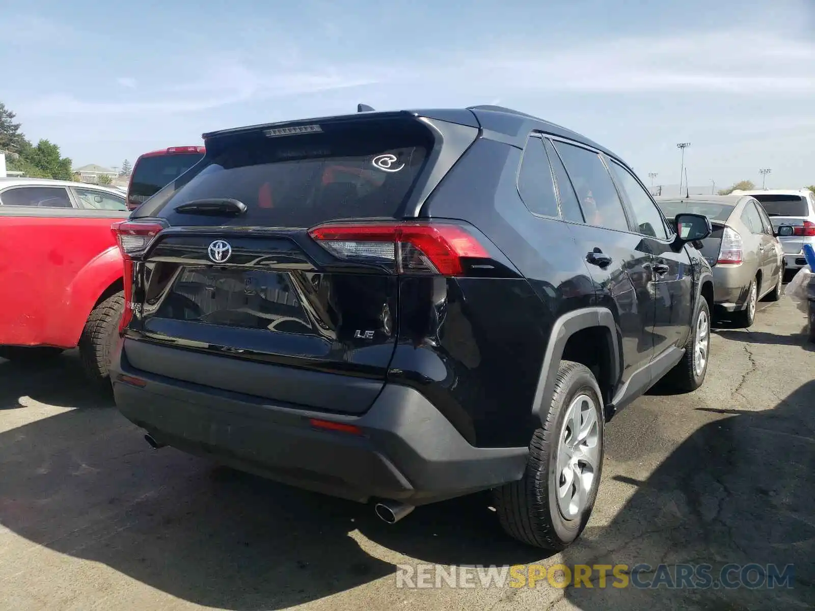 4 Photograph of a damaged car 2T3H1RFV1KW010154 TOYOTA RAV4 2019