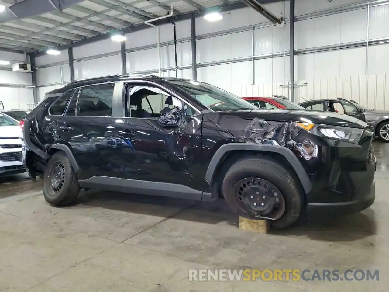 4 Photograph of a damaged car 2T3H1RFV1KW012390 TOYOTA RAV4 2019