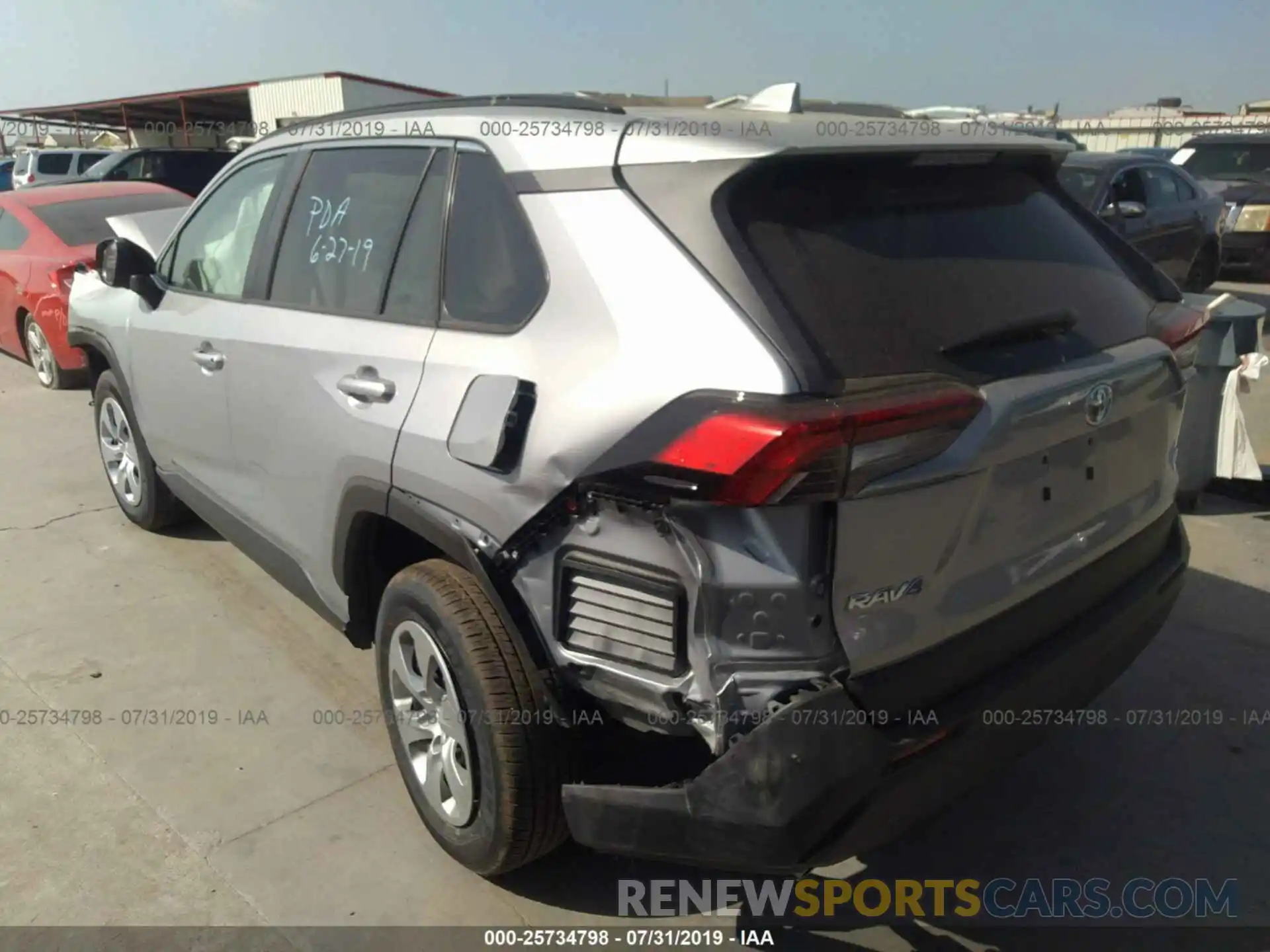 3 Фотография поврежденного автомобиля 2T3H1RFV1KW013295 TOYOTA RAV4 2019